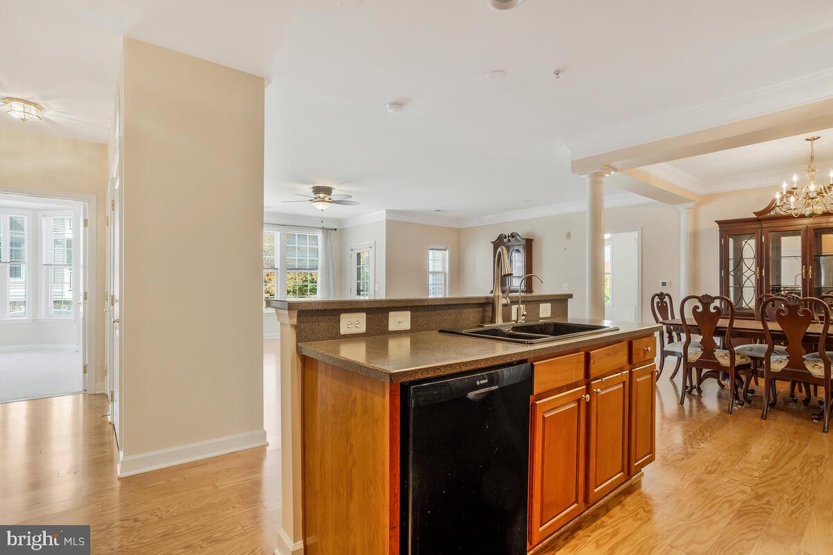 FOUR SEASONS - Residential