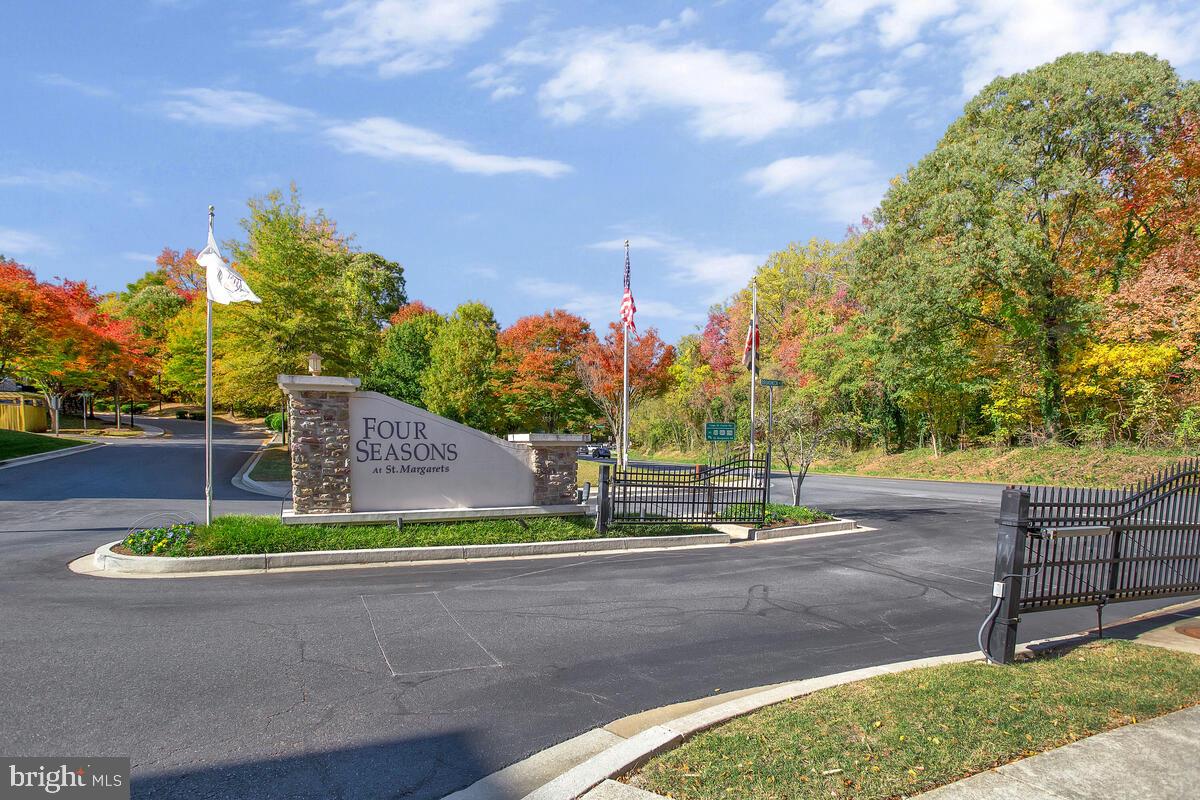 FOUR SEASONS - Residential