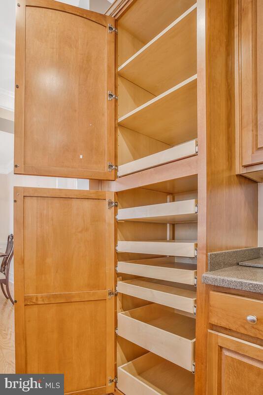 FOUR SEASONS - Residential