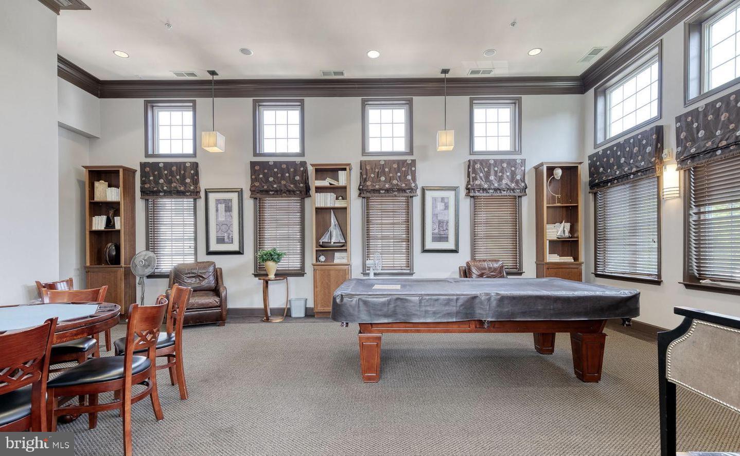 FOUR SEASONS - Residential