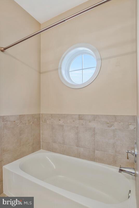 FOUR SEASONS - Residential