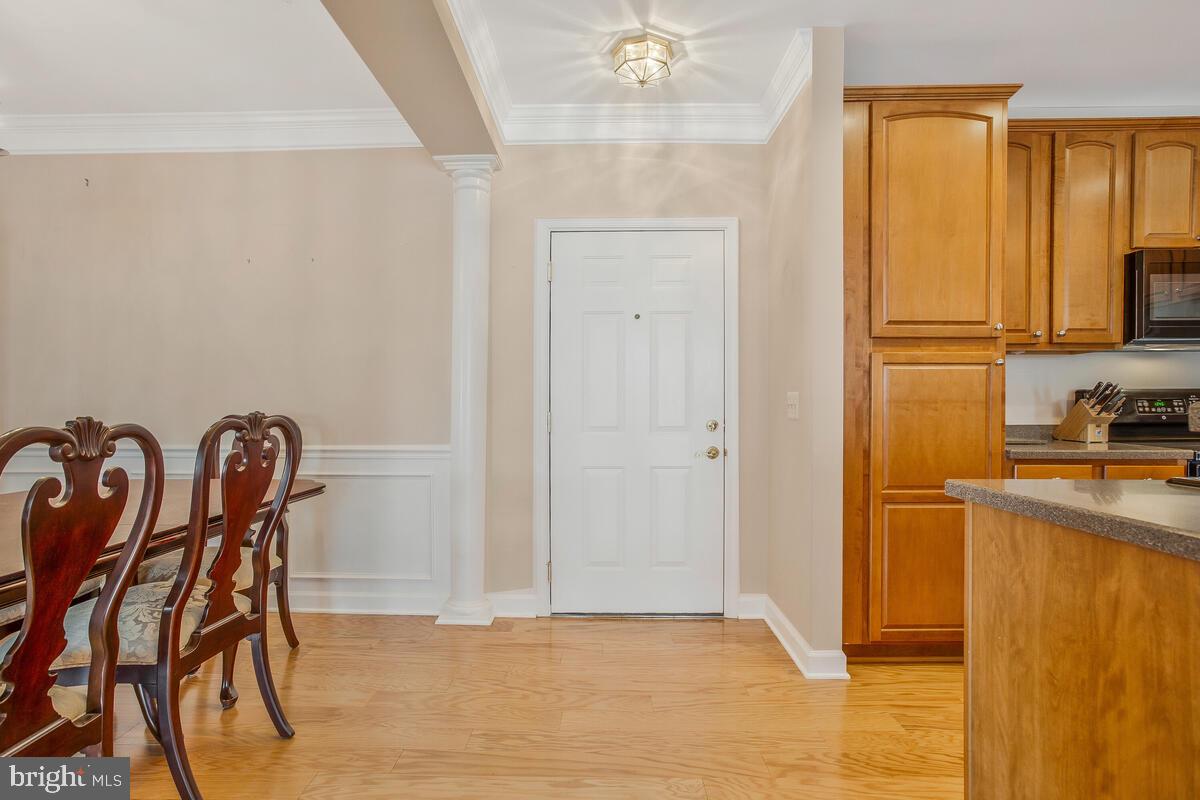 FOUR SEASONS - Residential