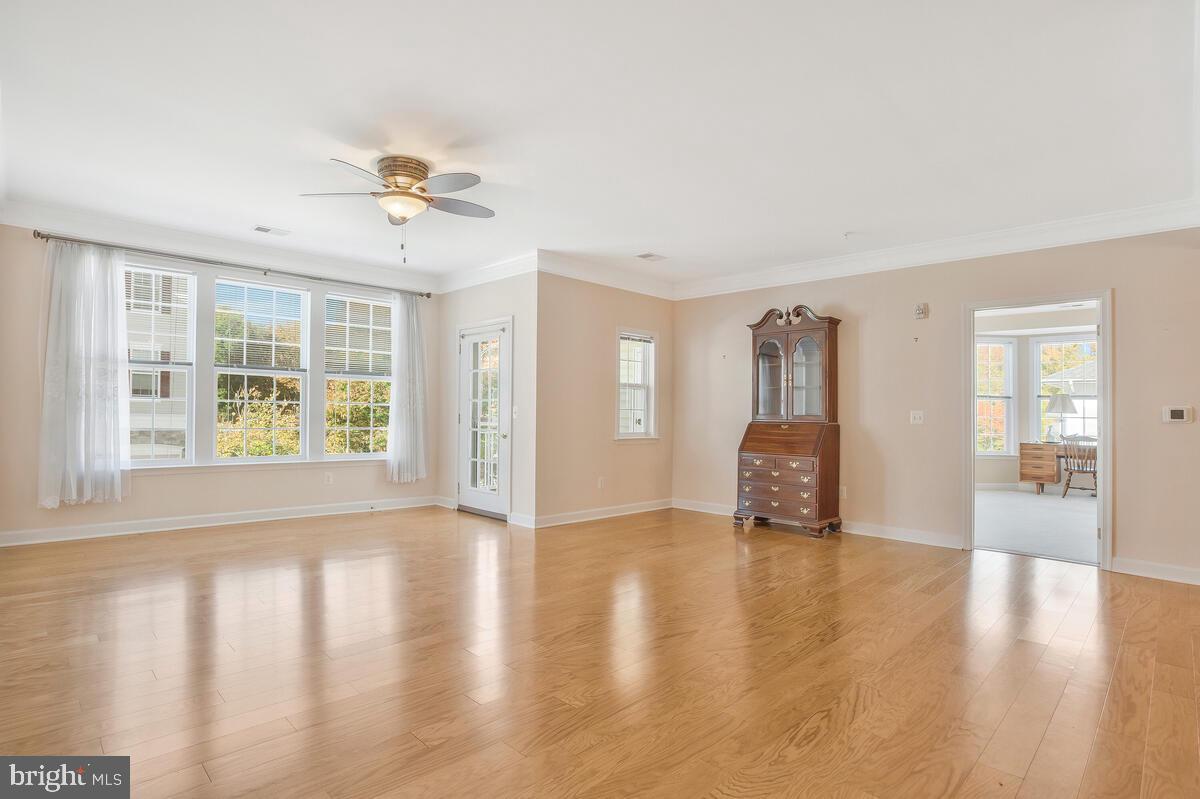 FOUR SEASONS - Residential