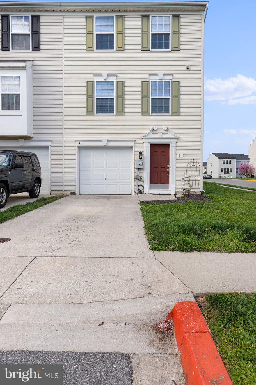 Beautiful end unit town home located in Riverside Villages conveniently located near I81 and shopping, minutes from Hagerstown.  Three levels with family room in lower level.  Dining and eat in kitchen with island, and spacious, bright living room.  Upper level offers three bedrooms.  Master bedroom with trey ceiling, master bath with garden tub, separate shower, and double sinks.  One car garage.  Deck in rear off of second level.  Everything you need and more!