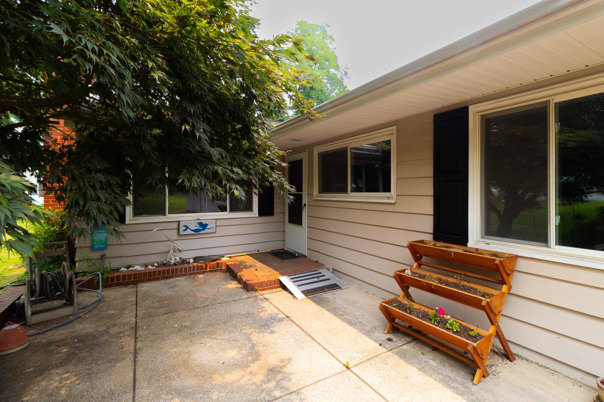 490 PINE RIDGE CIRCLE
