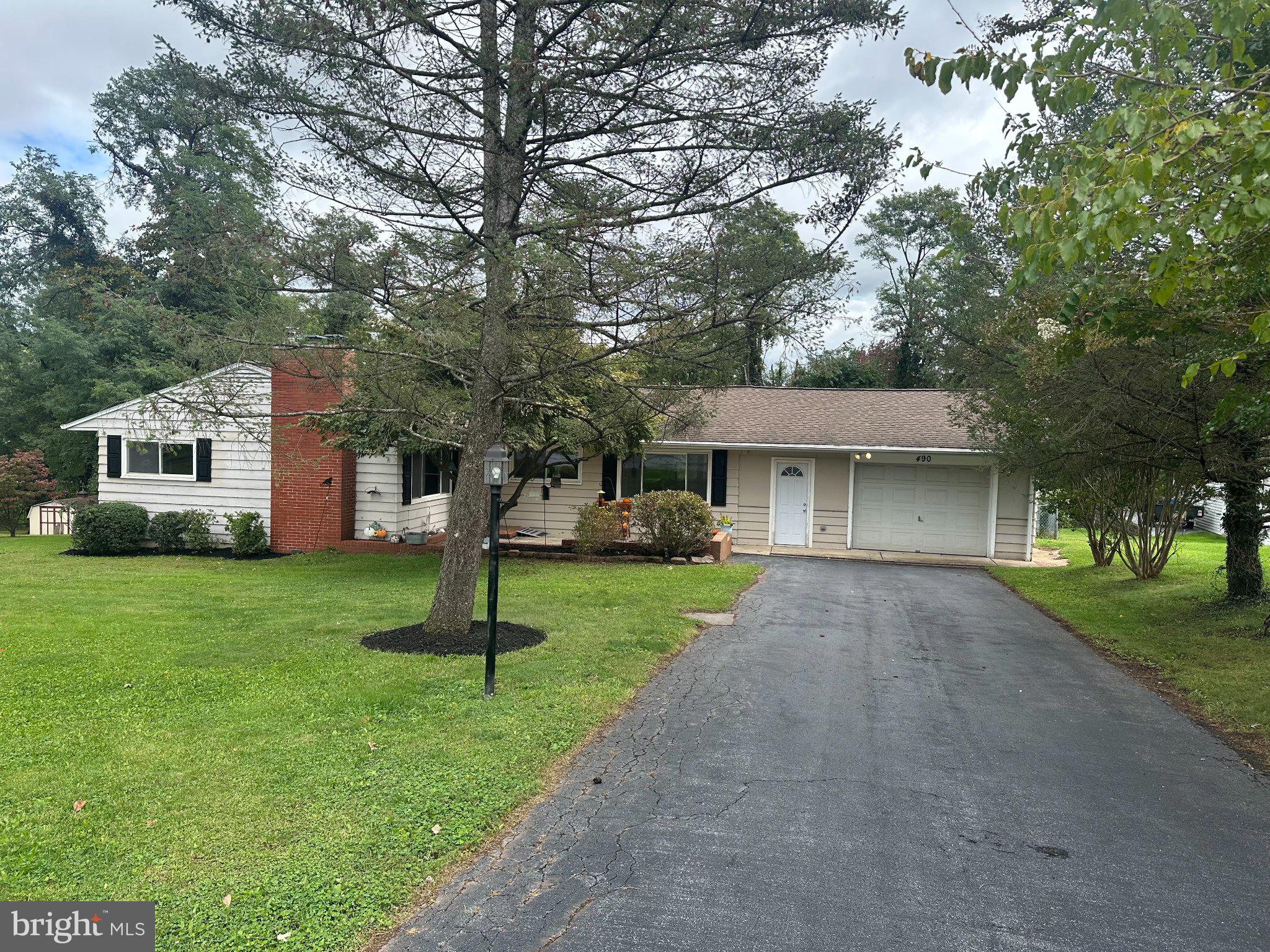 490 PINE RIDGE CIRCLE