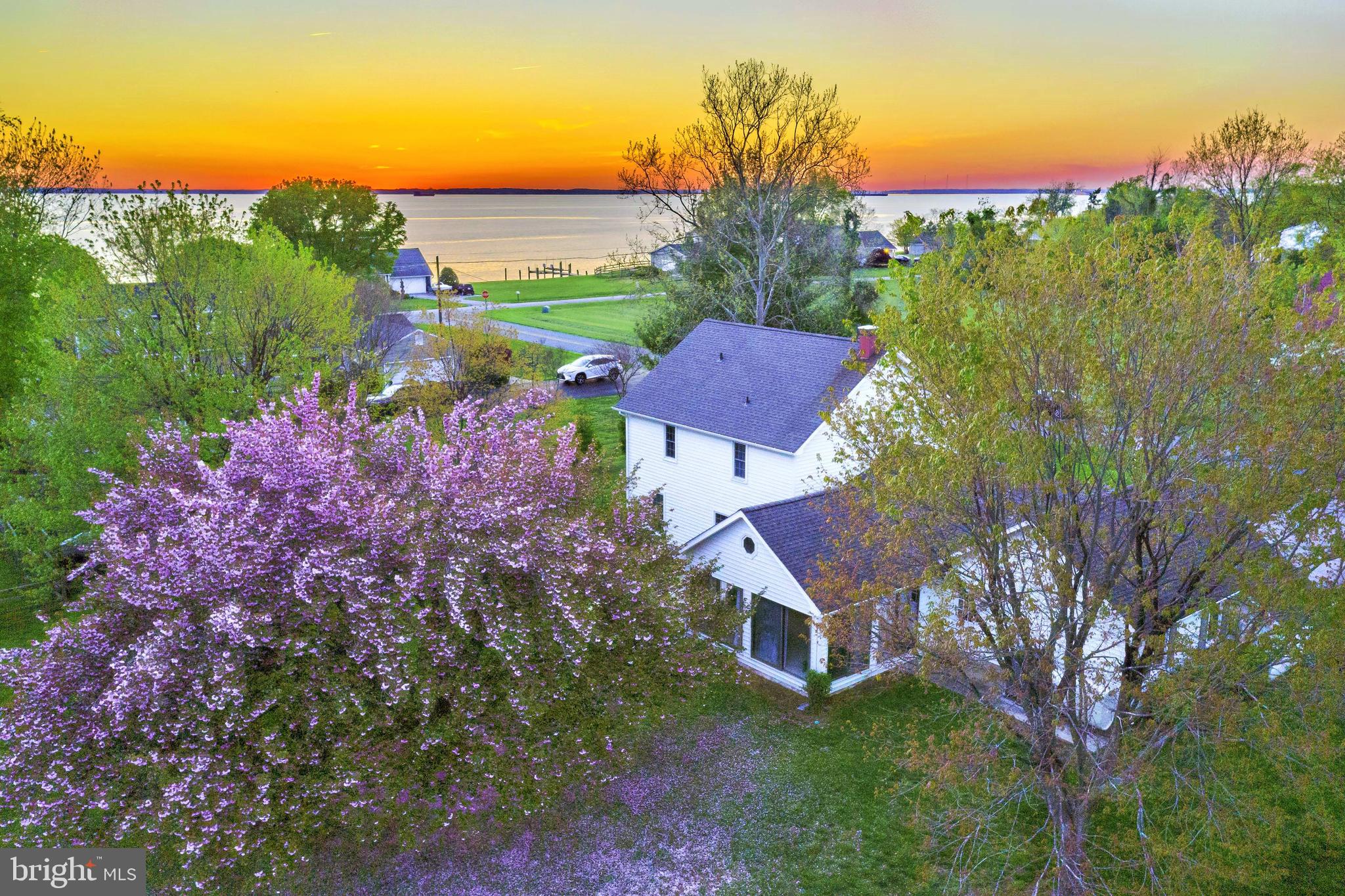 QUEEN ANNE COLONY - Residential