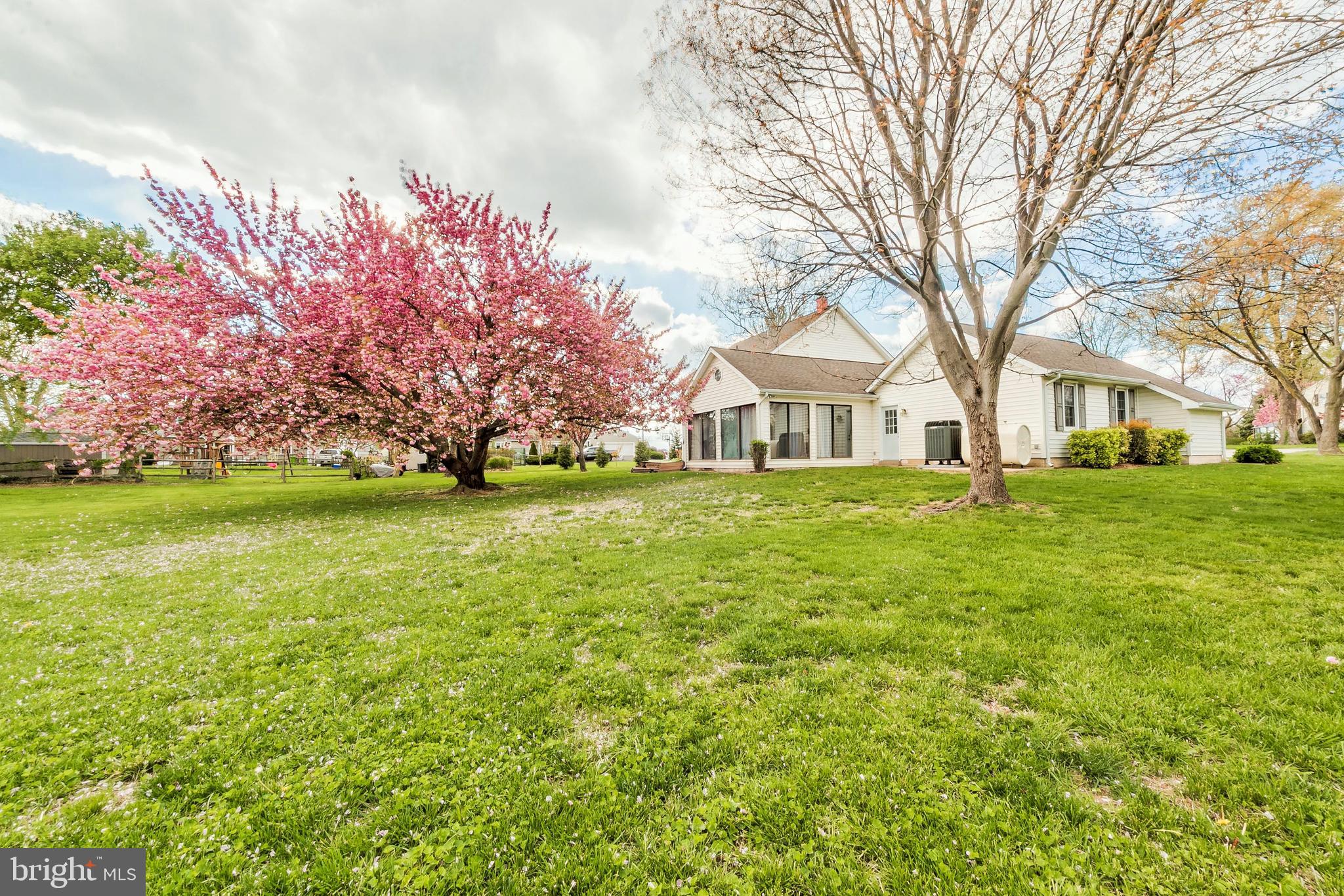 QUEEN ANNE COLONY - Residential