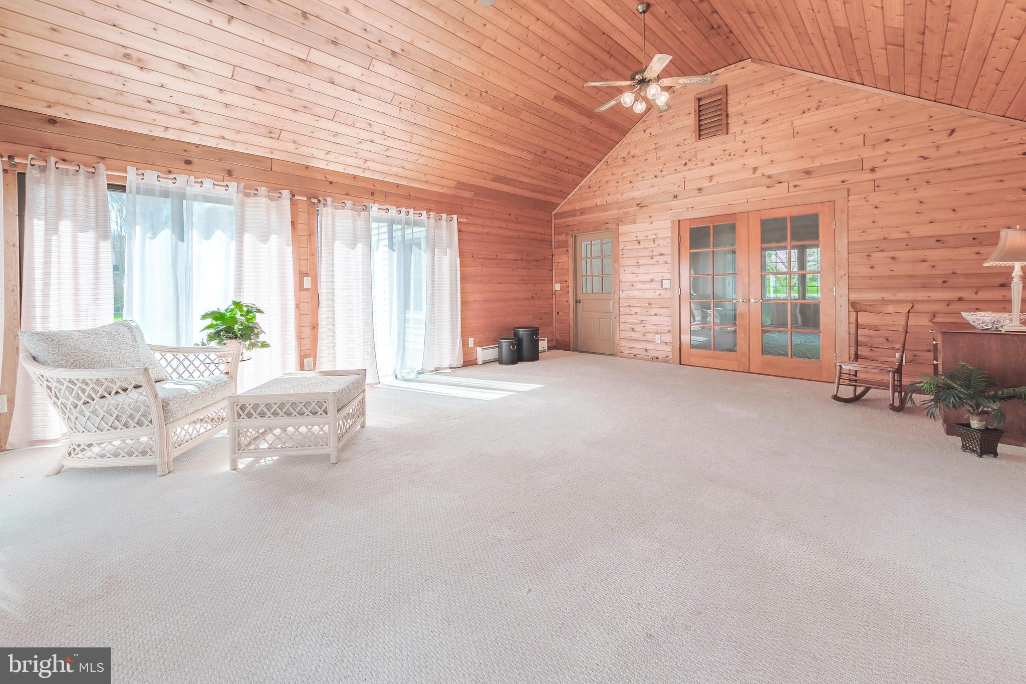 QUEEN ANNE COLONY - Residential