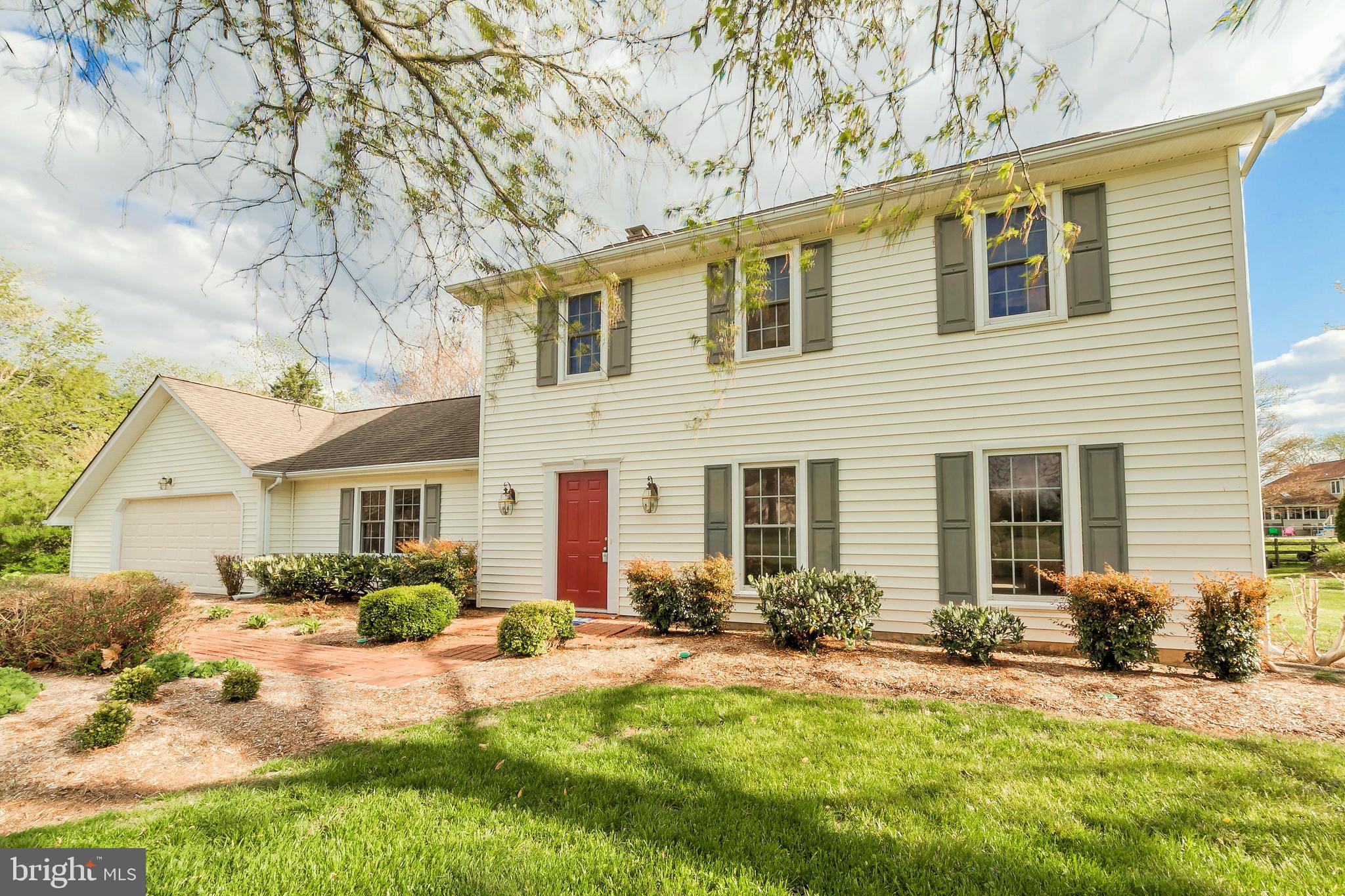 QUEEN ANNE COLONY - Residential