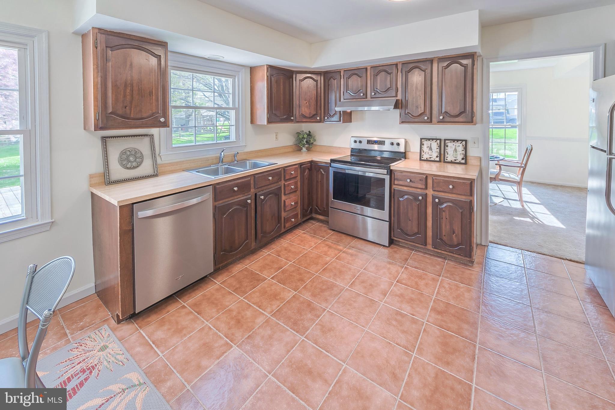 QUEEN ANNE COLONY - Residential