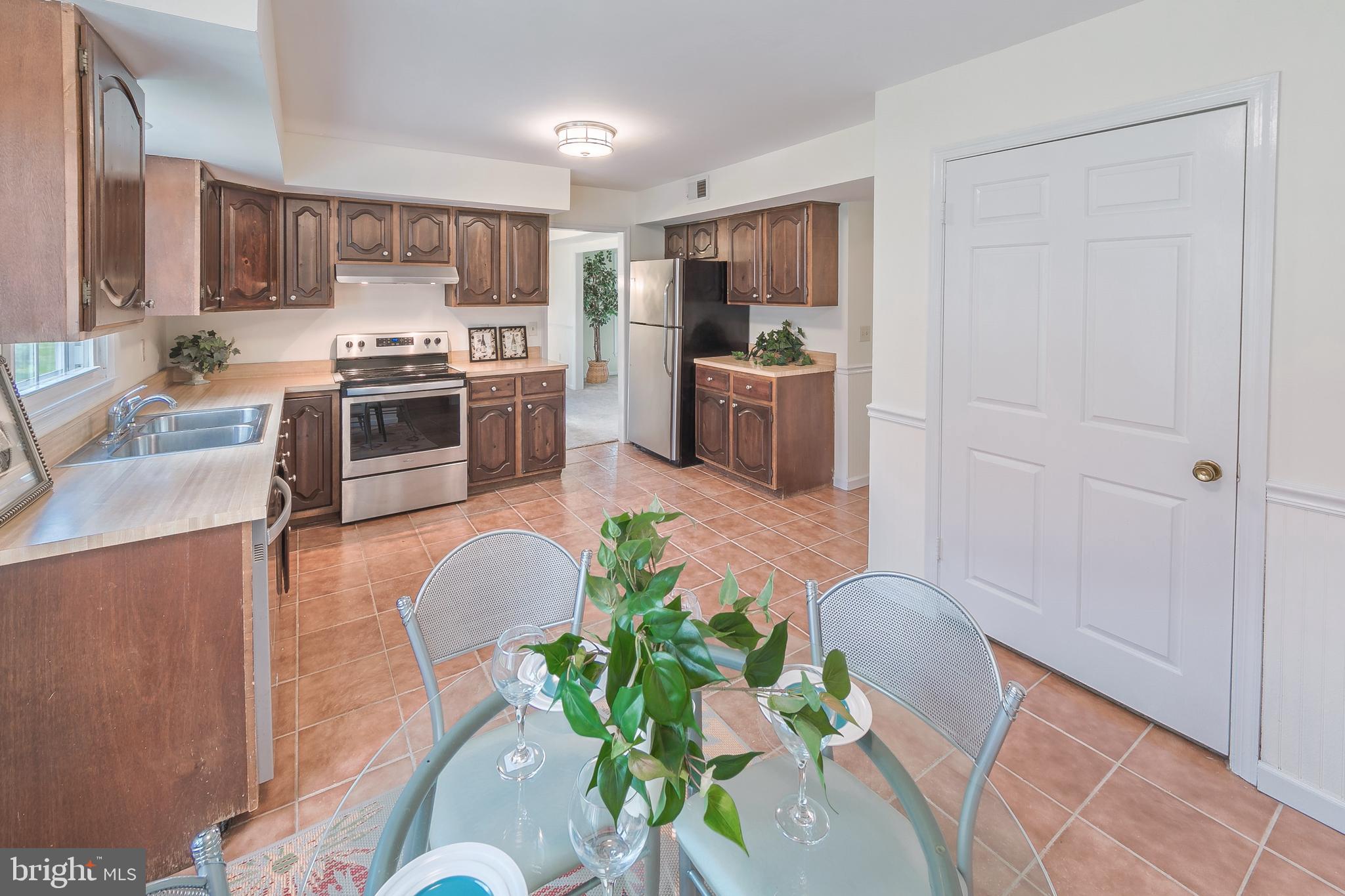 QUEEN ANNE COLONY - Residential