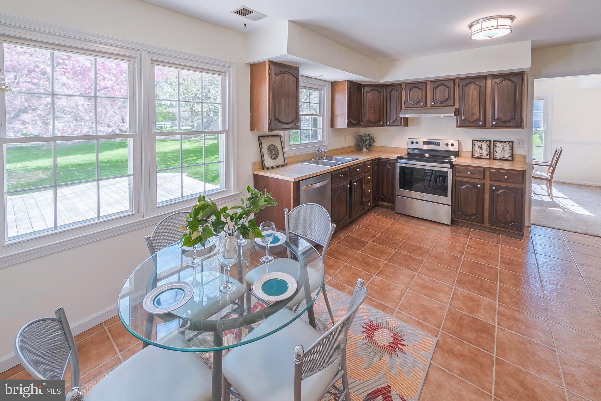 QUEEN ANNE COLONY - Residential