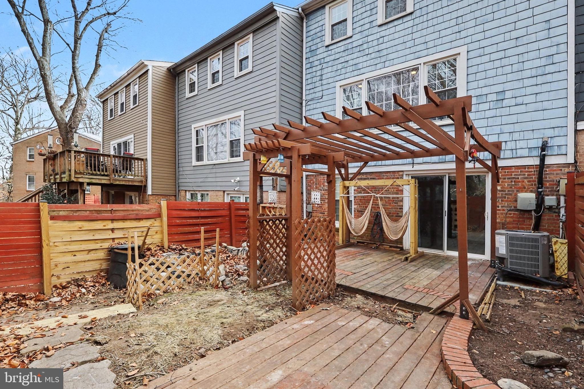 GREENWICH HILL - Residential