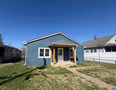 Homes For Sale - 1433 Harding Ave Ave<br/> WAYNESBORO, VA 22980