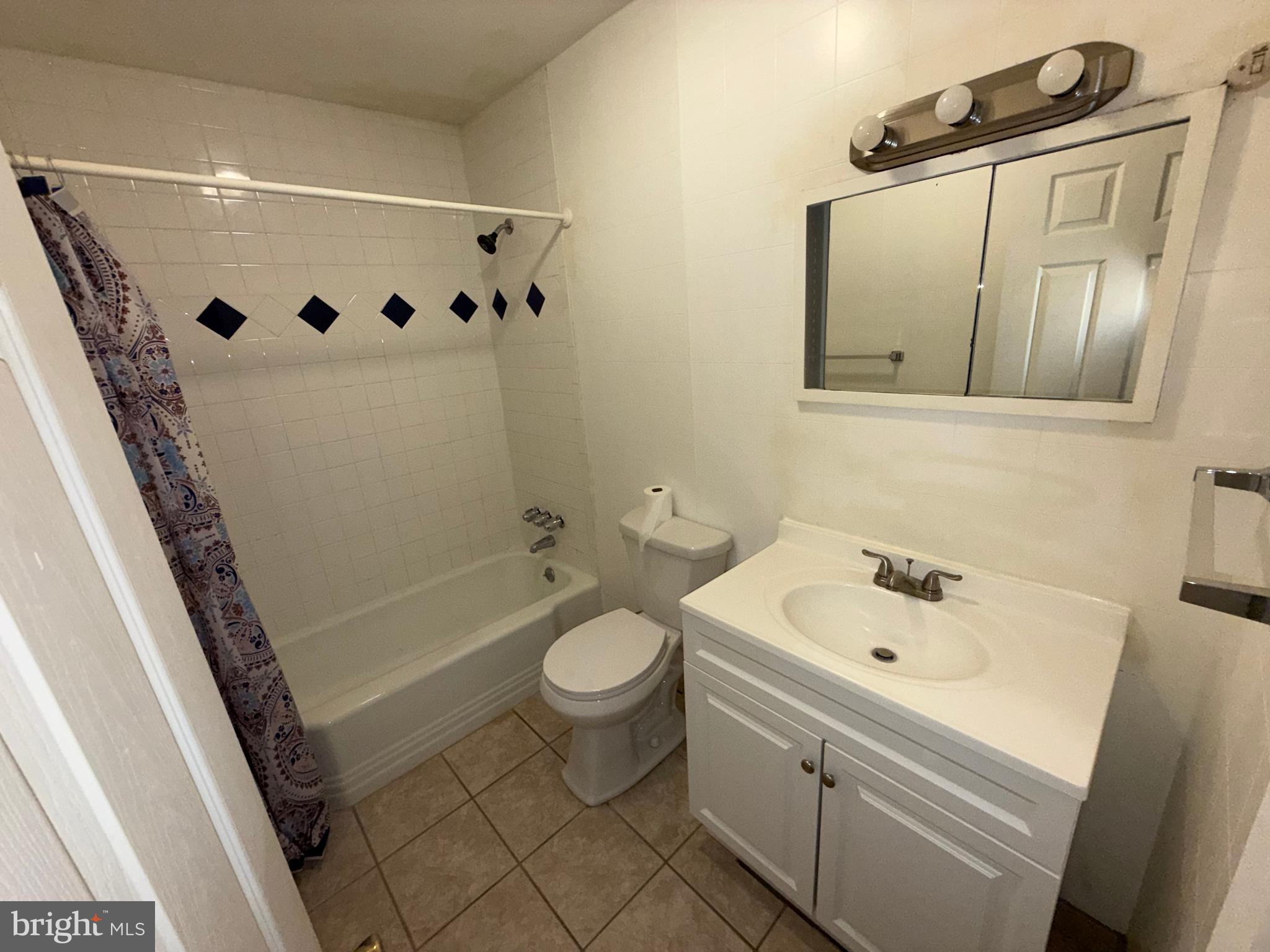 OXFORD CIRCLE - Residential Income