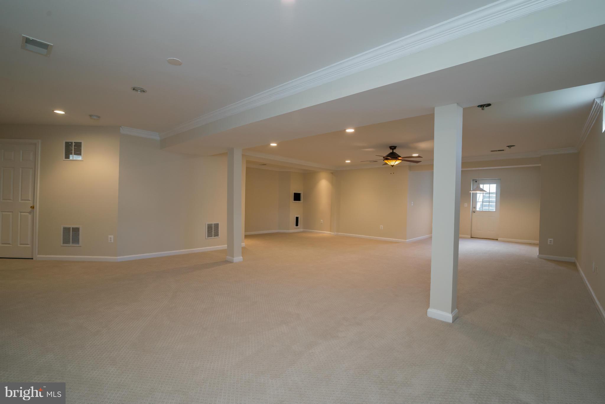 SIGNATURE AT BROADLANDS - Residential