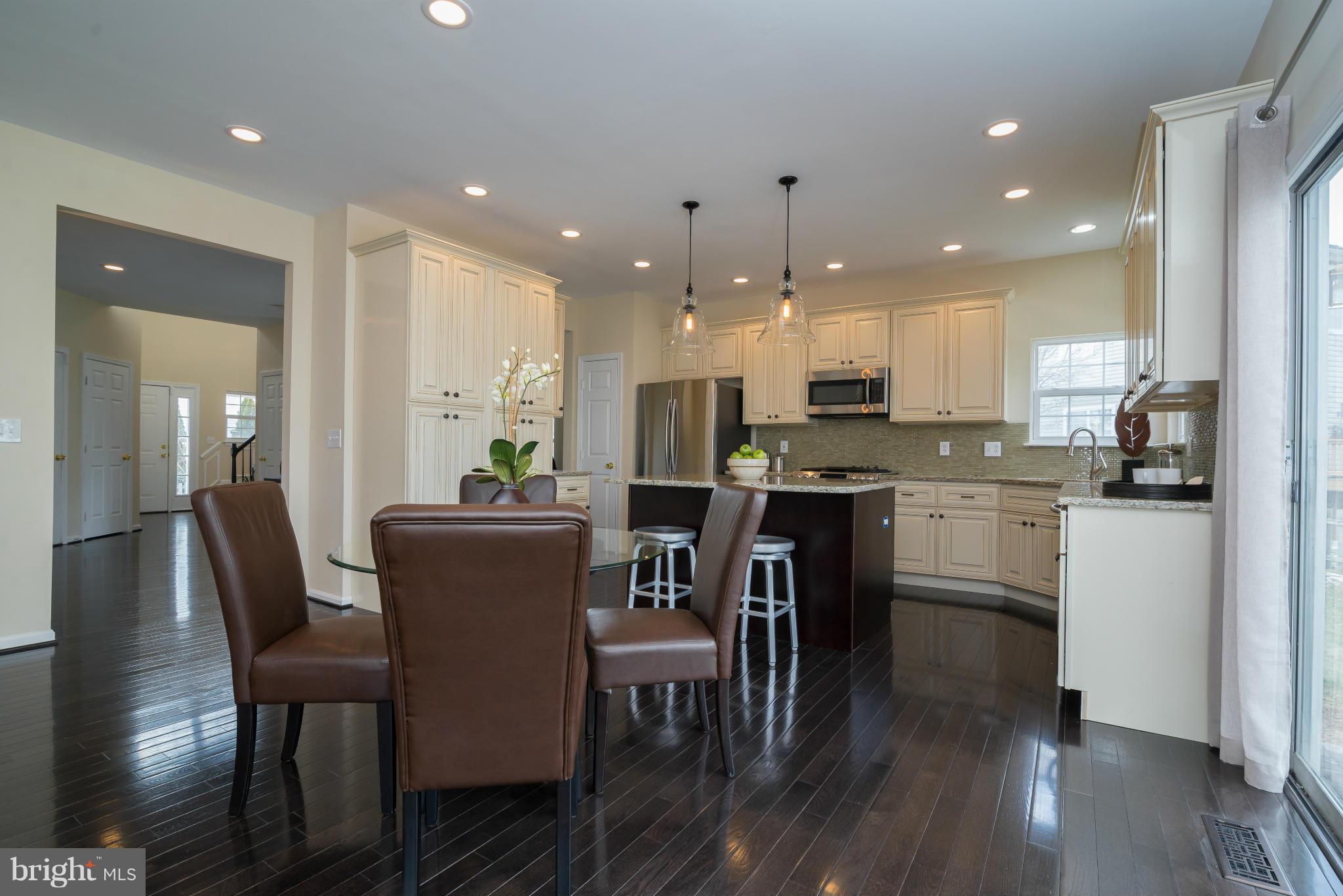 SIGNATURE AT BROADLANDS - Residential