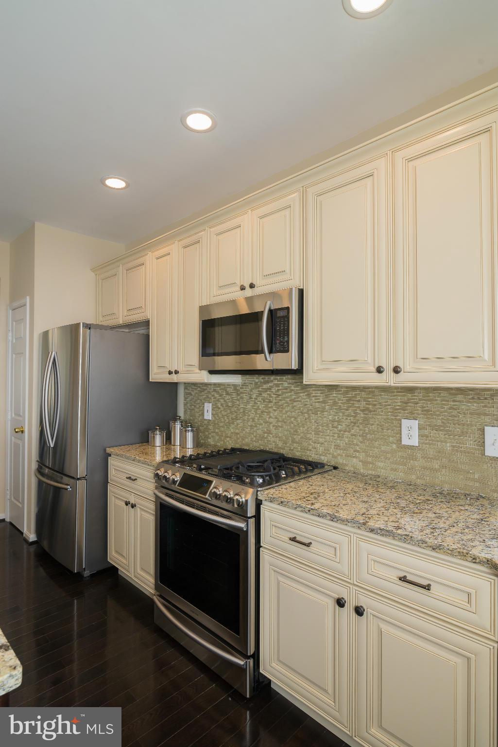 SIGNATURE AT BROADLANDS - Residential