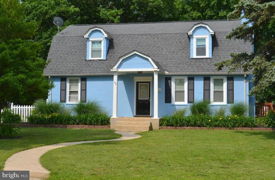 Pride of ownership  Wait till you see this home outstanding kitchen, amazing bathrooms...beautiful hardwood floors, stainless steel appliances, corner lot, fenced in back yard, 5 bedrooms, 2 car detached garage...This won't last long. This home is ready for your family to move right in and enjoy.