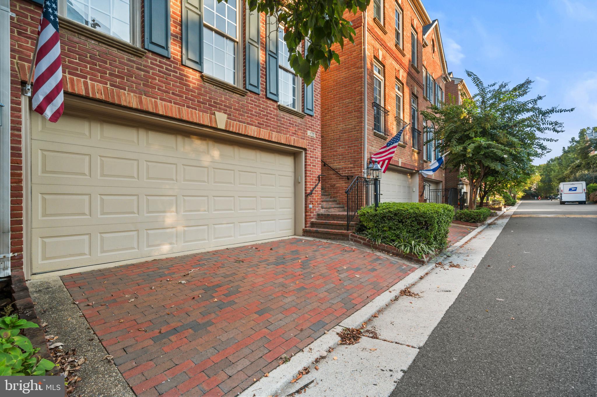 1675 HUNTING CREEK DRIVE