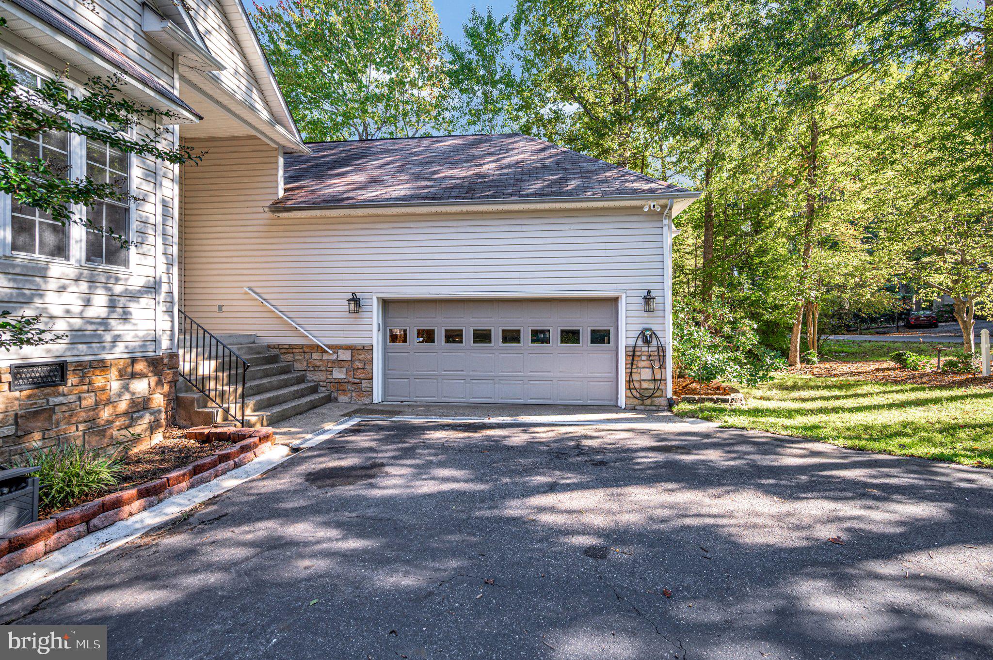 211 BATTLEFIELD ROAD