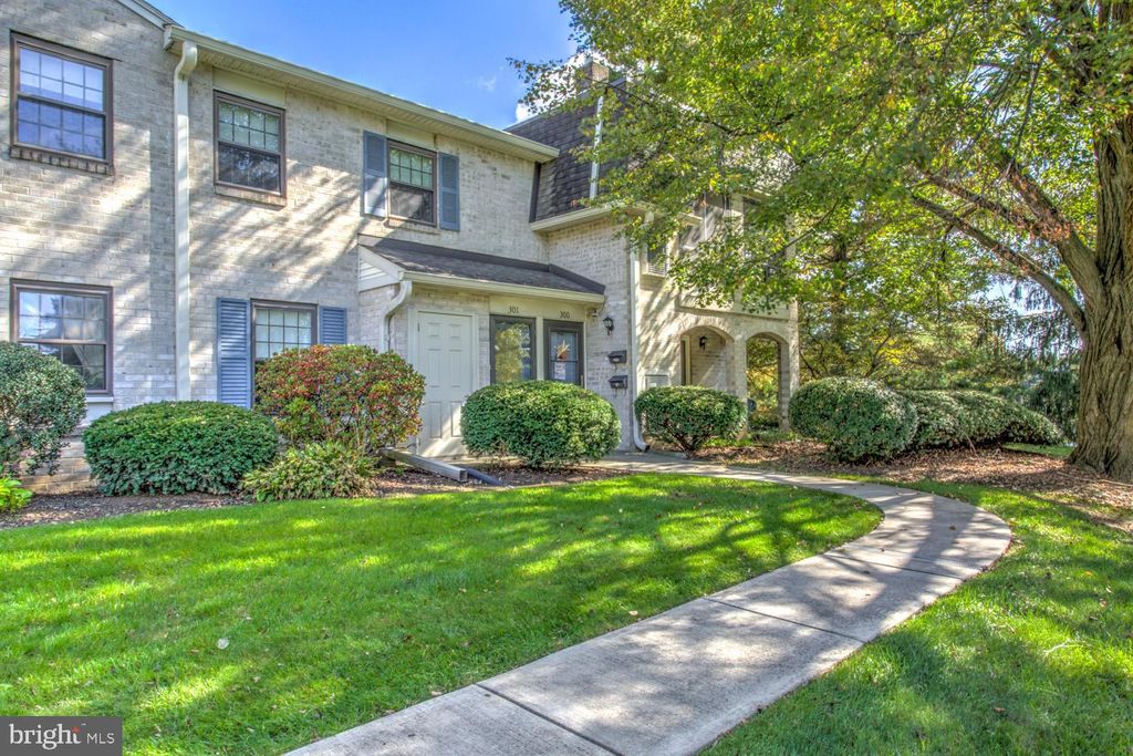 Photo of 301 Valleybrook Drive, Lancaster, PA 17601 (MLS # PALA2042596)