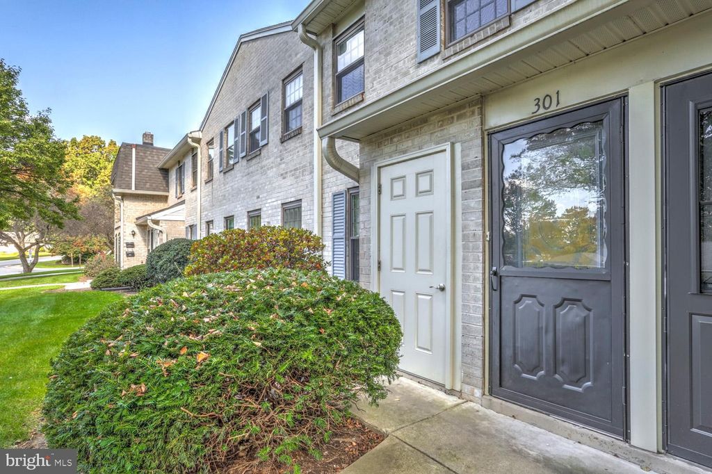 Photo of 301 Valleybrook Drive, Lancaster, PA 17601 (MLS # PALA2042596)