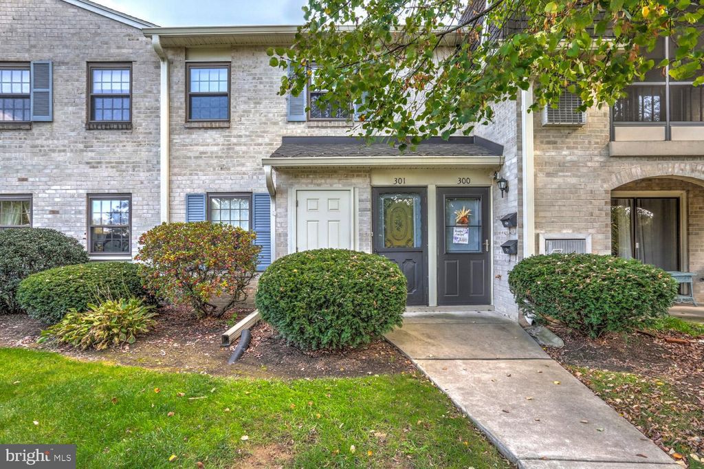 Photo of 301 Valleybrook Drive, Lancaster, PA 17601 (MLS # PALA2042596)