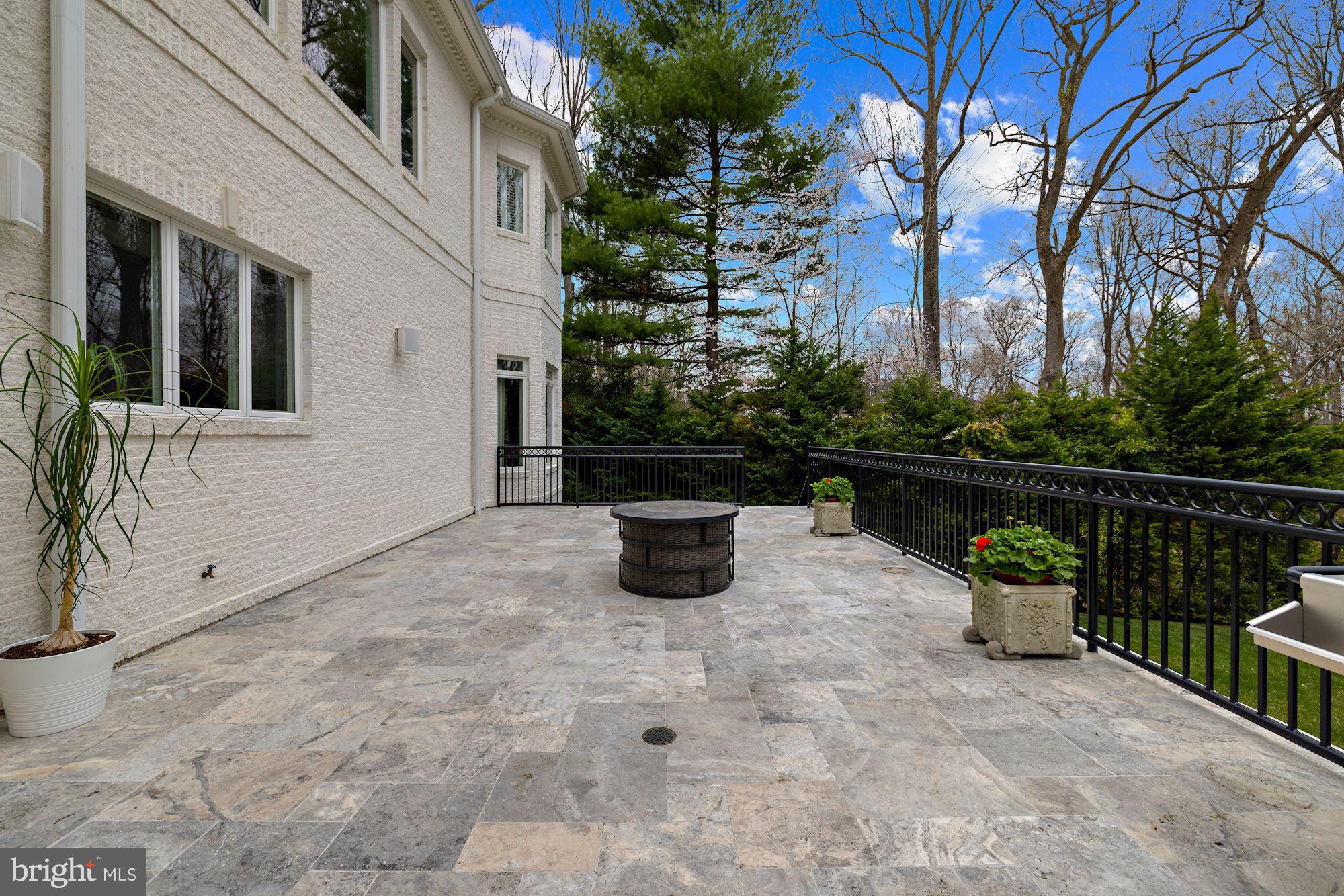 RIVER OAKS - Residential