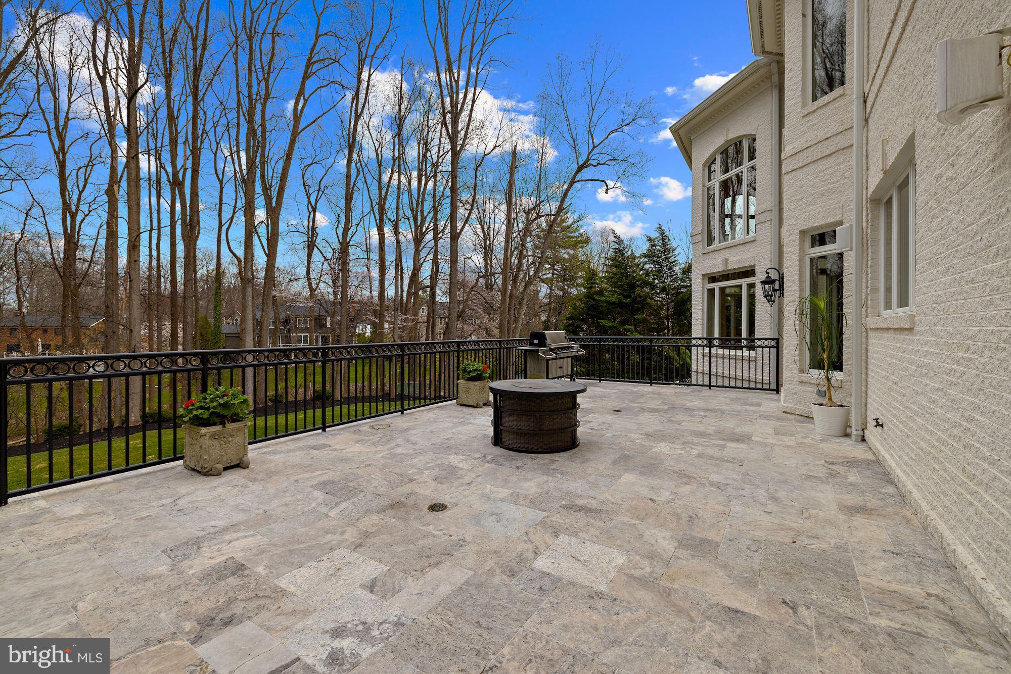 RIVER OAKS - Residential