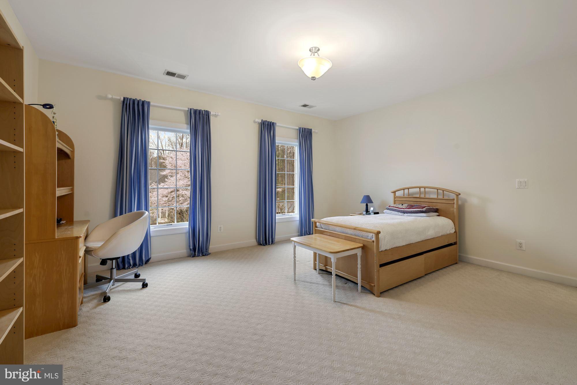 RIVER OAKS - Residential