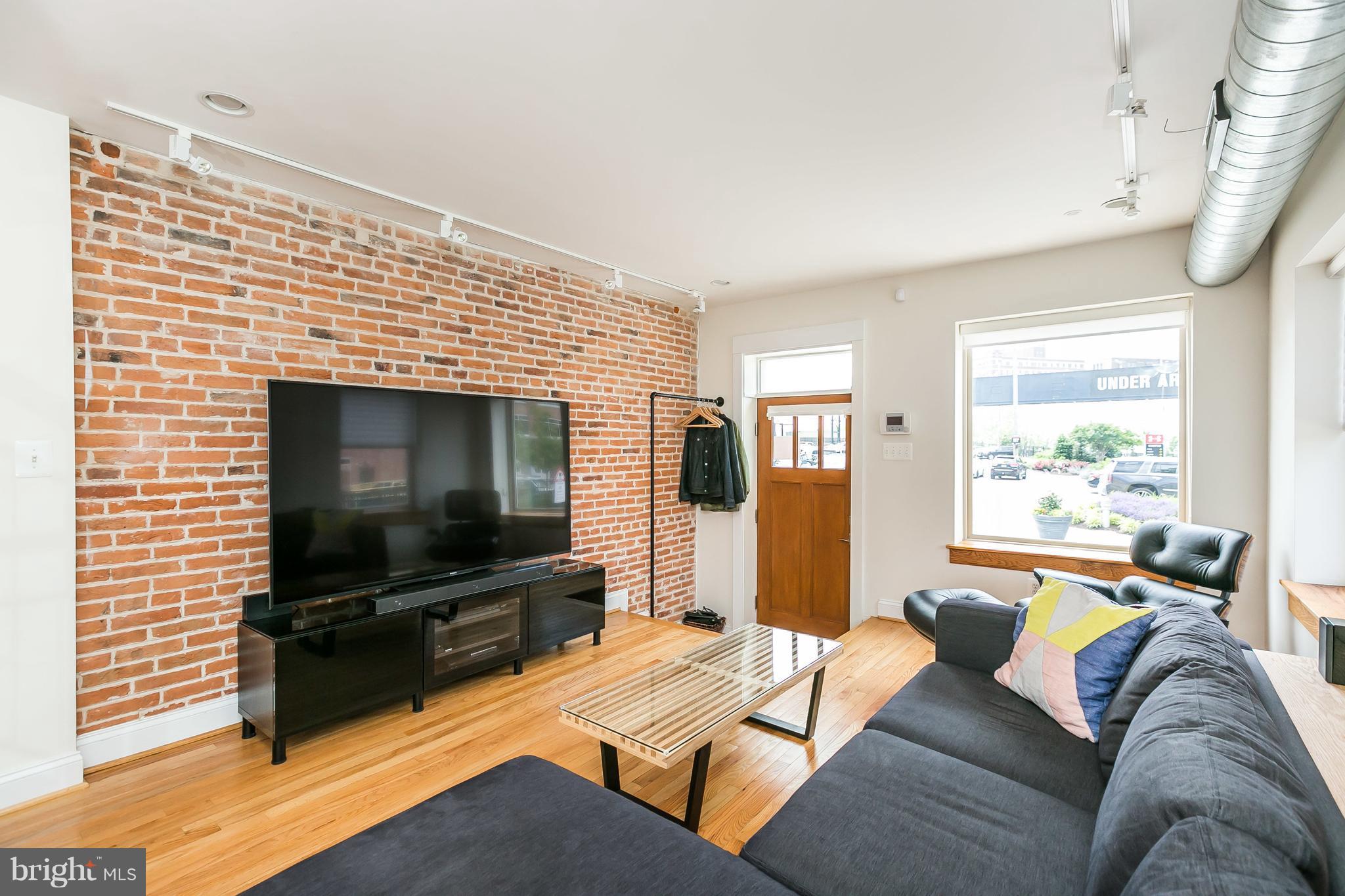 LOCUST POINT - Residential