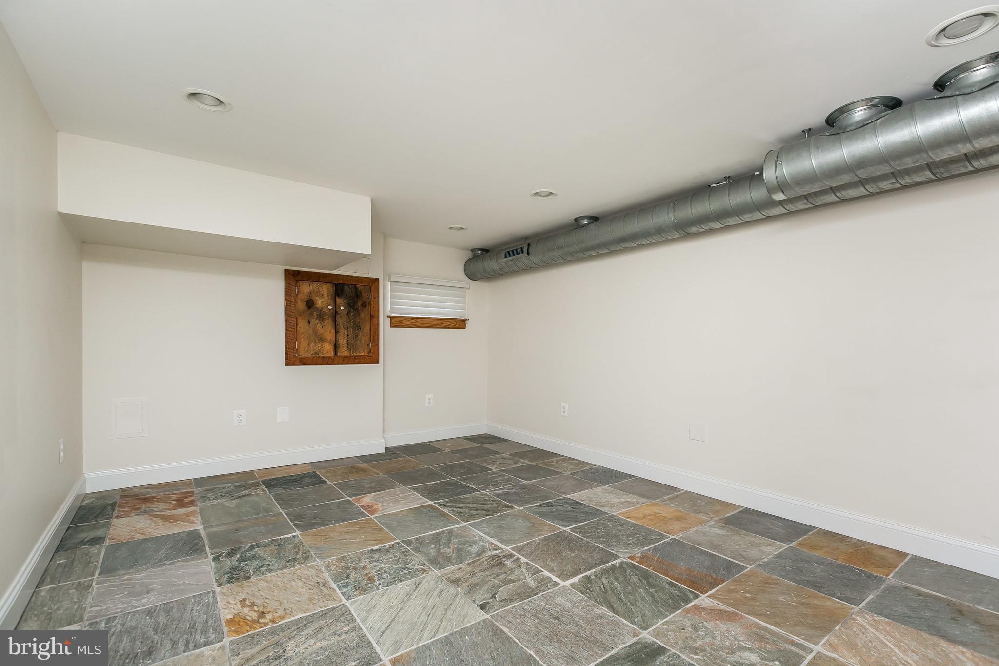 LOCUST POINT - Residential