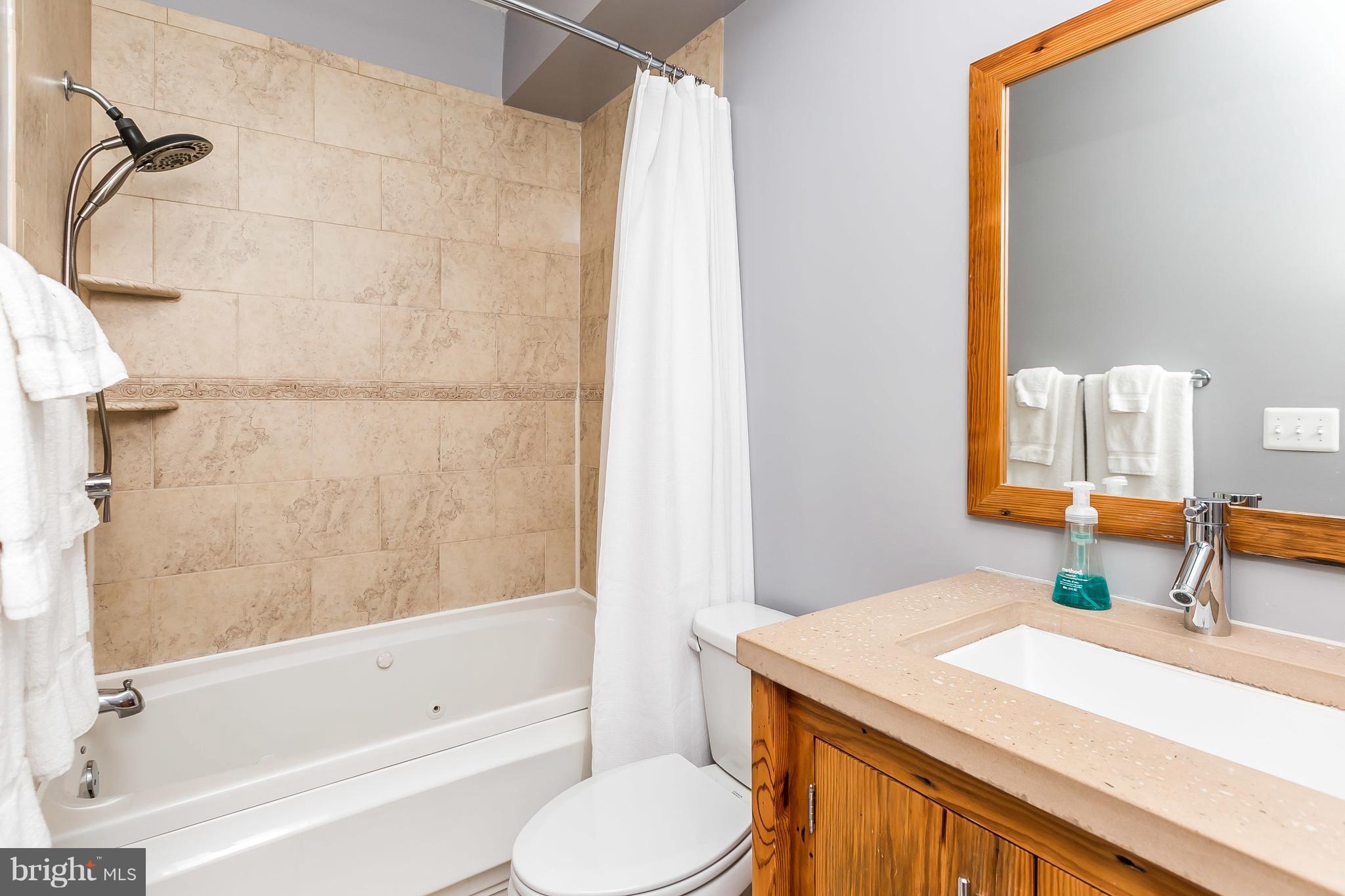 LOCUST POINT - Residential