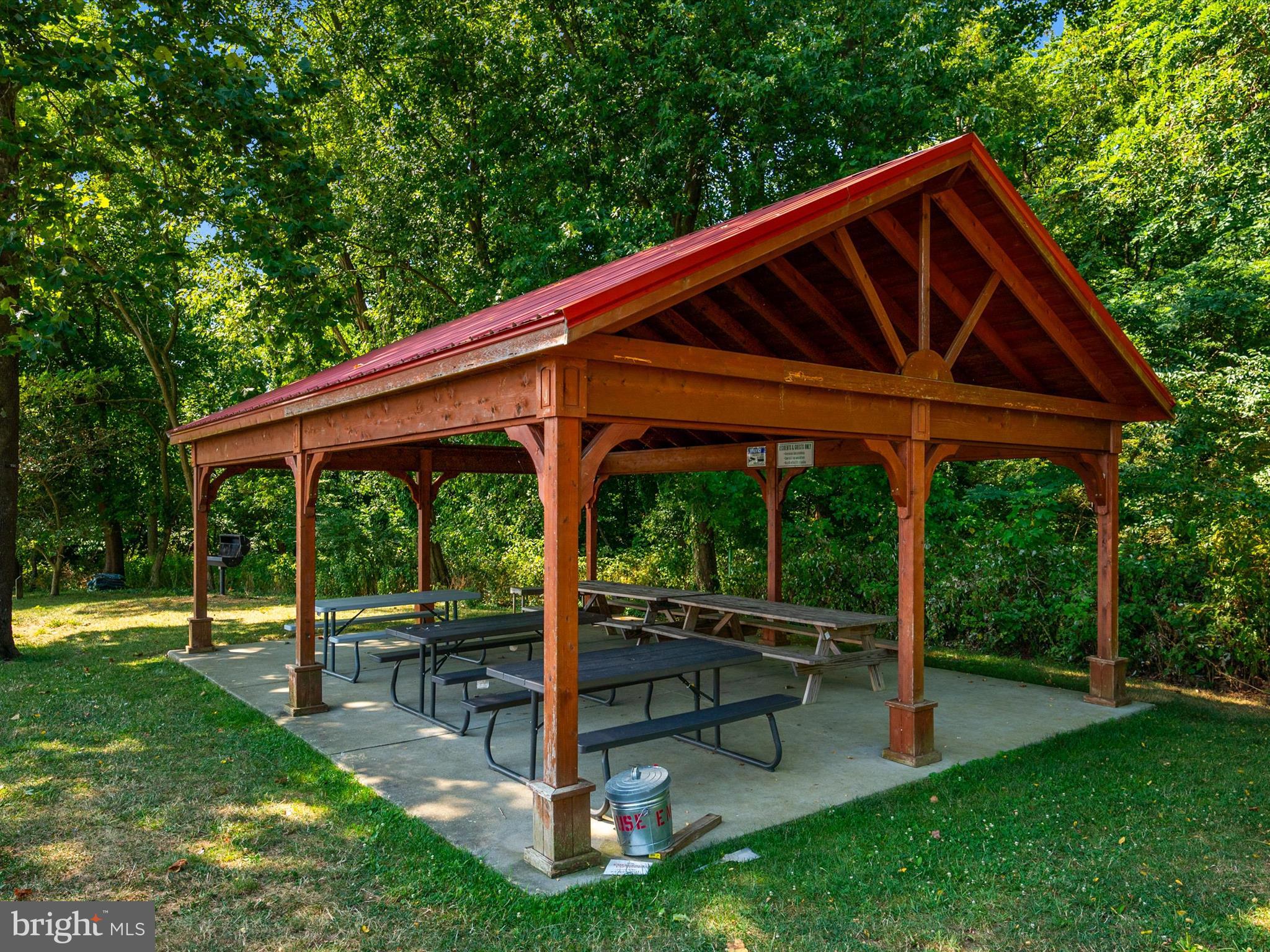 ANNAPOLIS ROADS - Residential