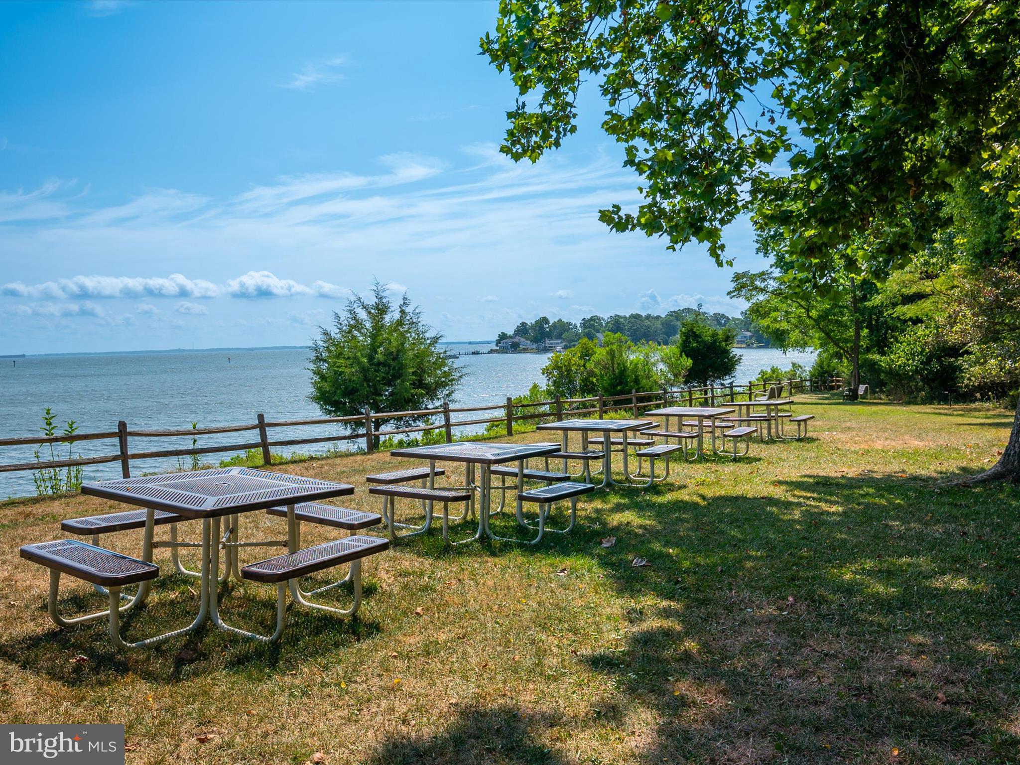 ANNAPOLIS ROADS - Residential