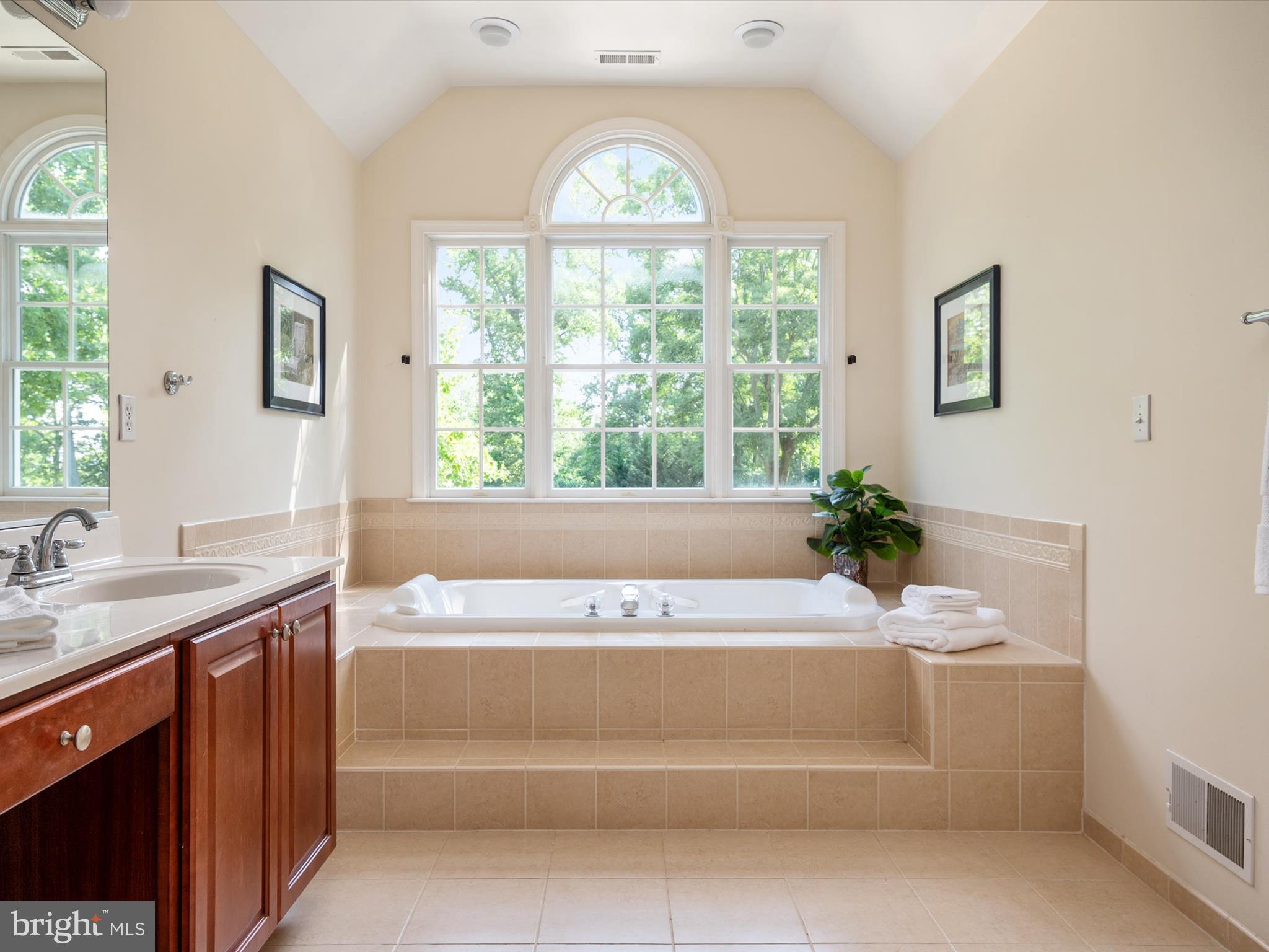 ANNAPOLIS ROADS - Residential