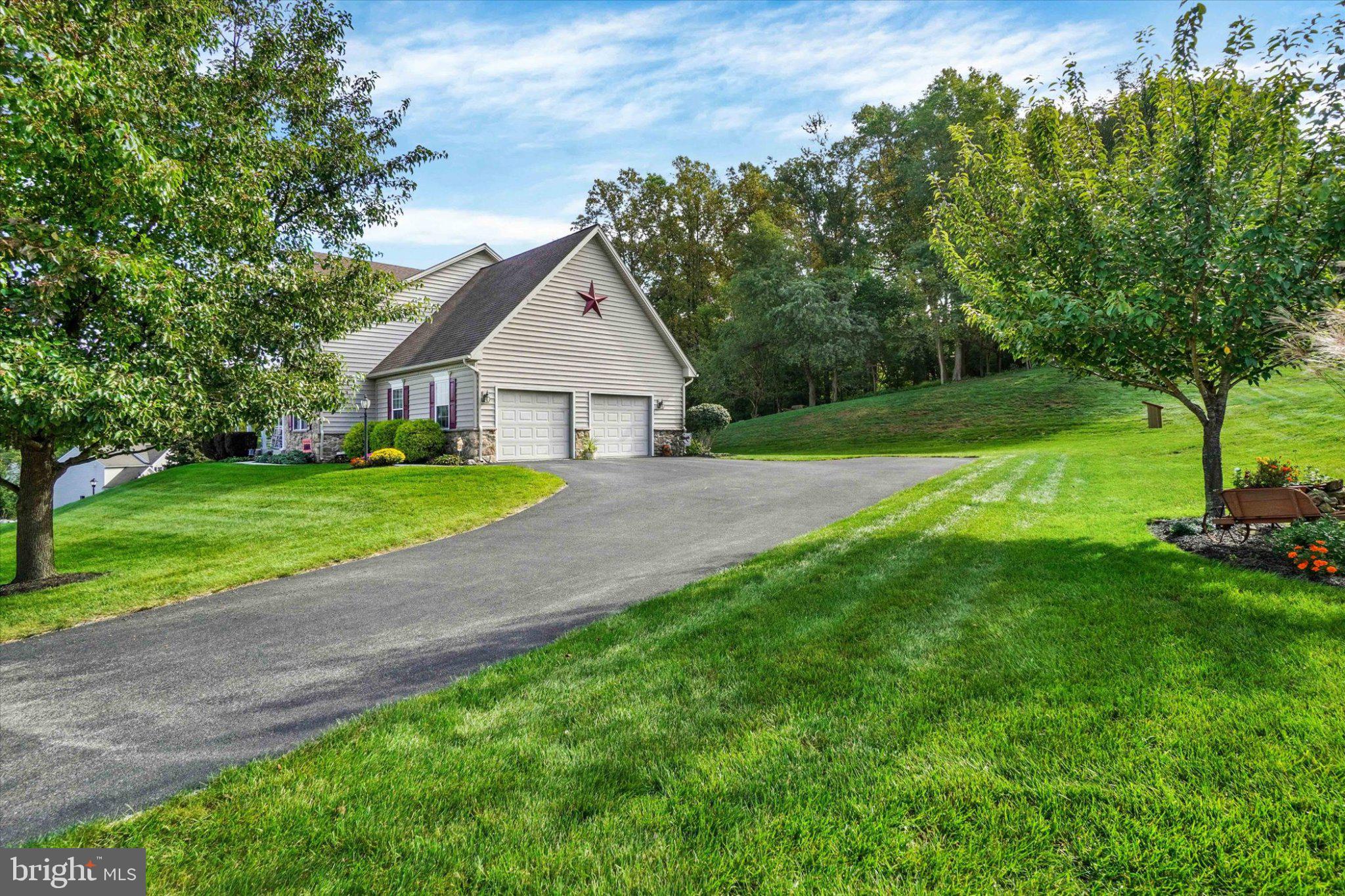 402 LEE COURT