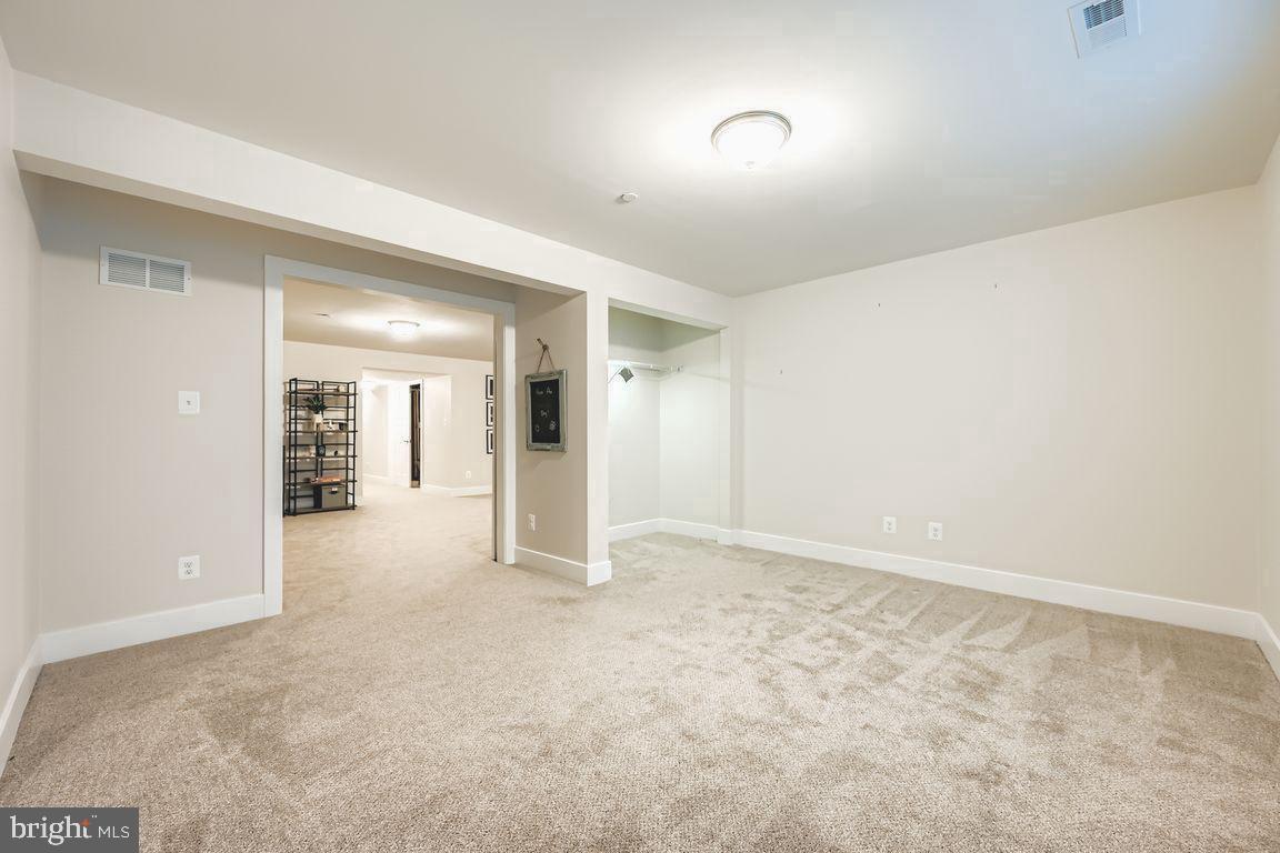 MONARCH GLEN - Residential