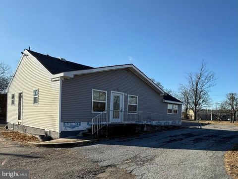 Photo of 10 Sidney Lane, WILLINGBOROUGH, NJ 08046 (MLS # NJBL2103202)