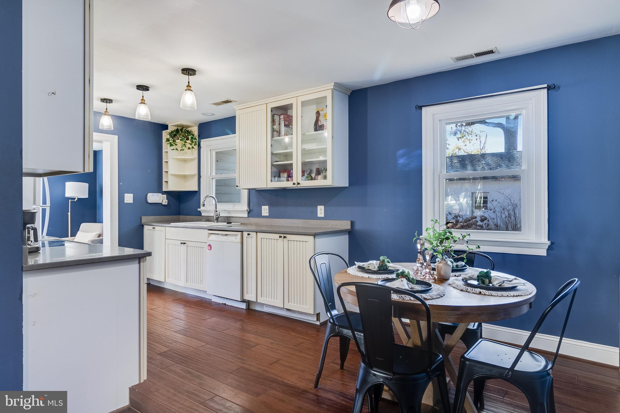 COLONIAL BEACH - Residential