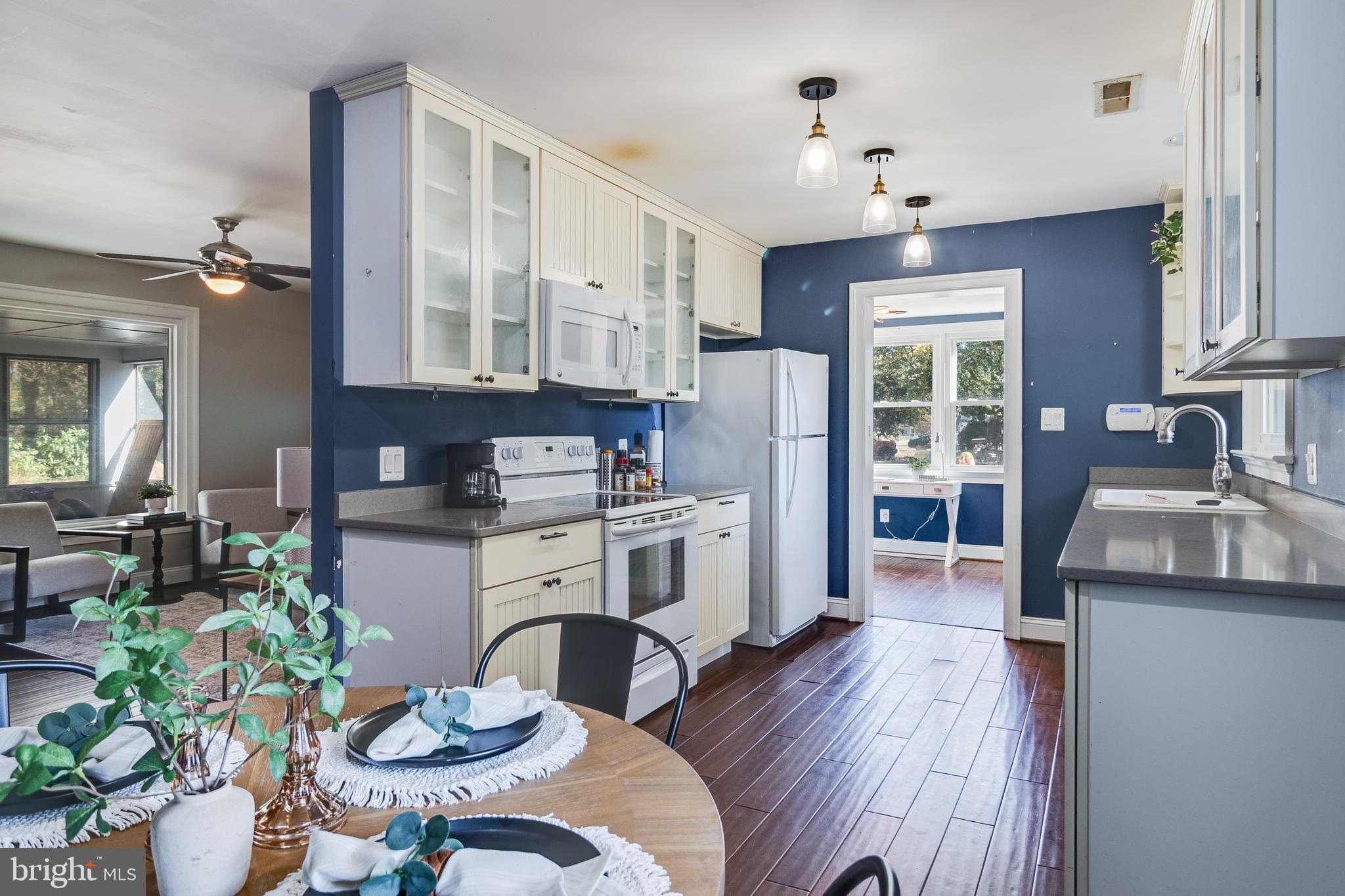 COLONIAL BEACH - Residential