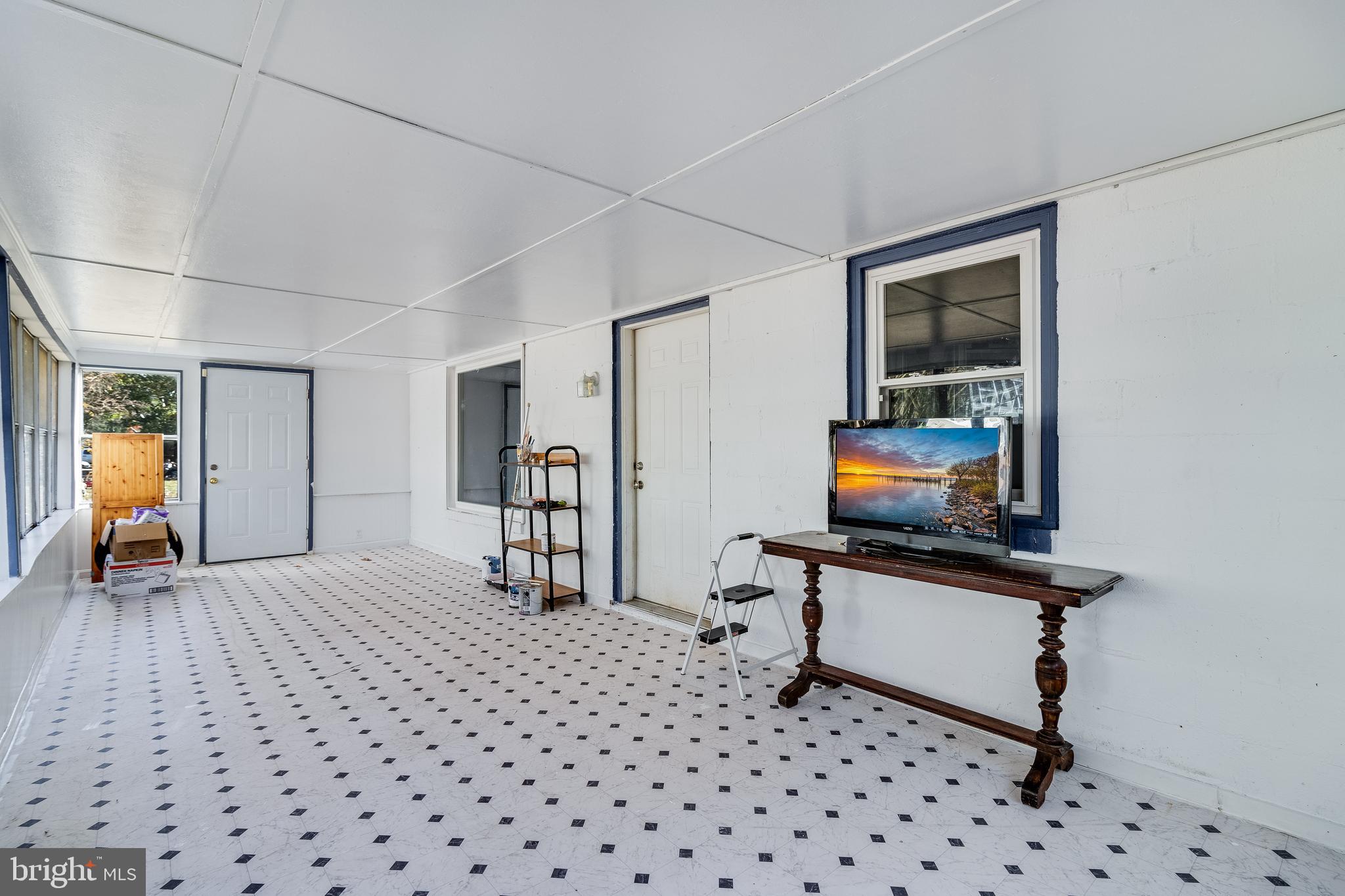 COLONIAL BEACH - Residential