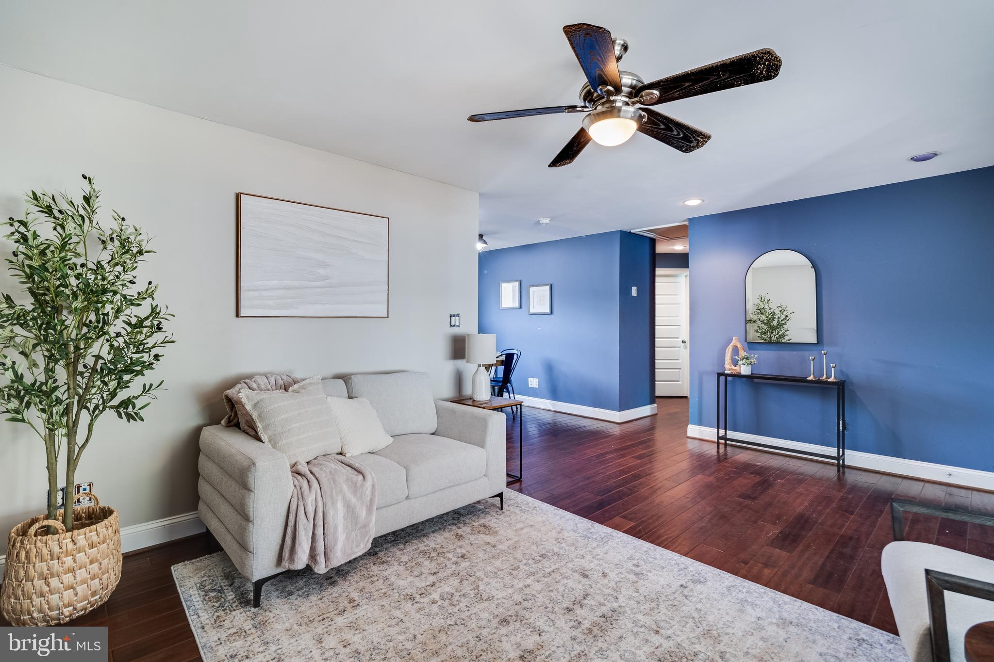 COLONIAL BEACH - Residential