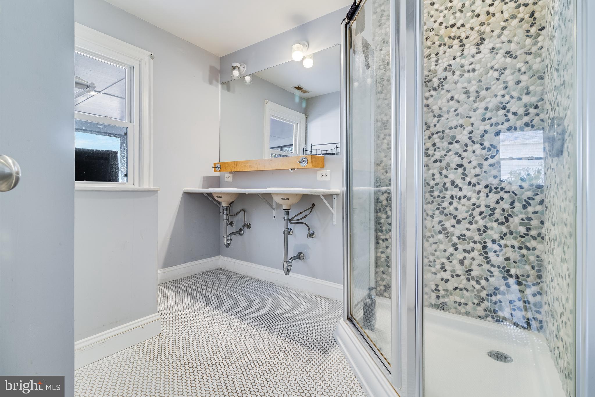 COLONIAL BEACH - Residential