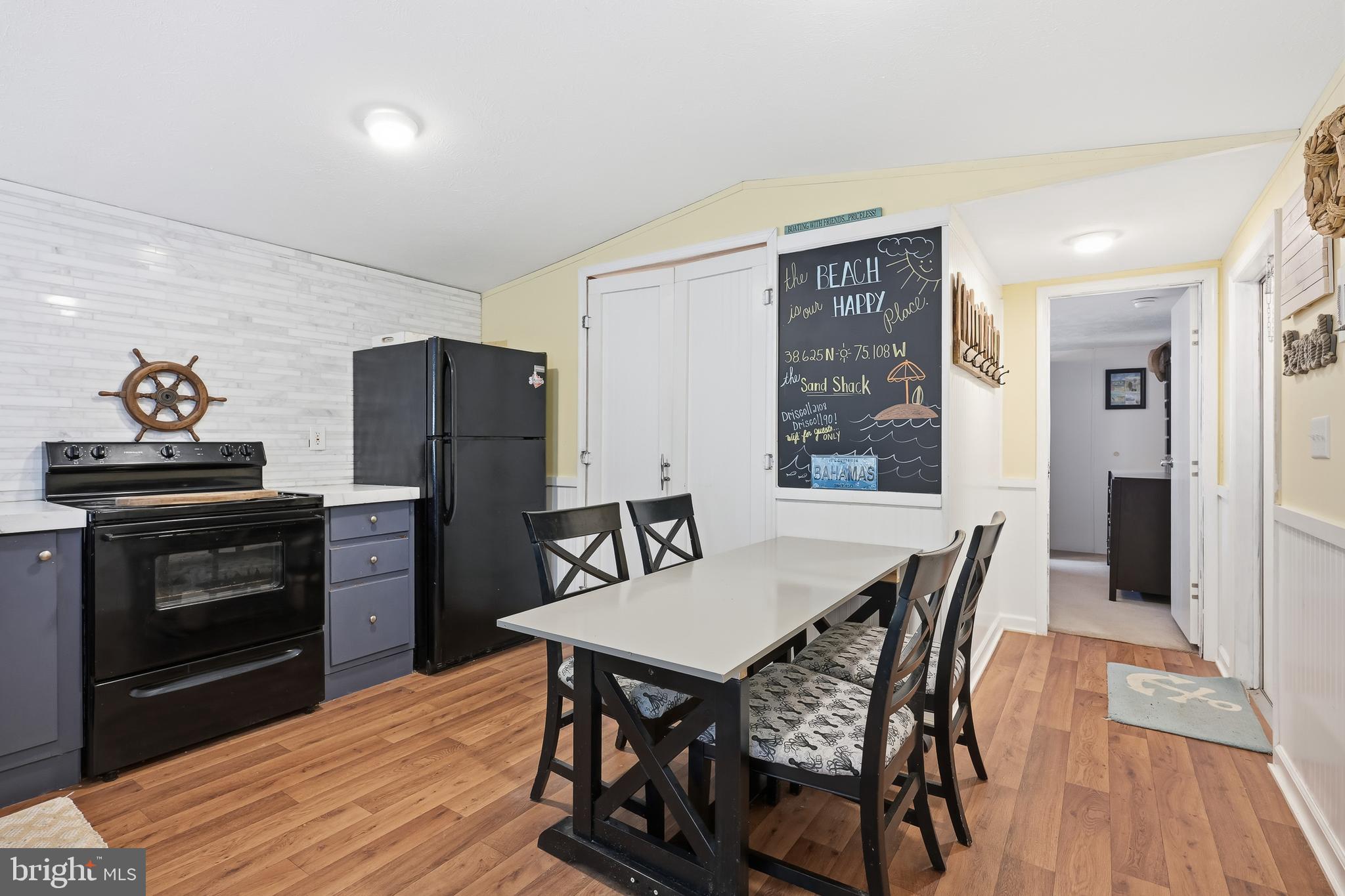 WHITE HOUSE BEACH - Residential