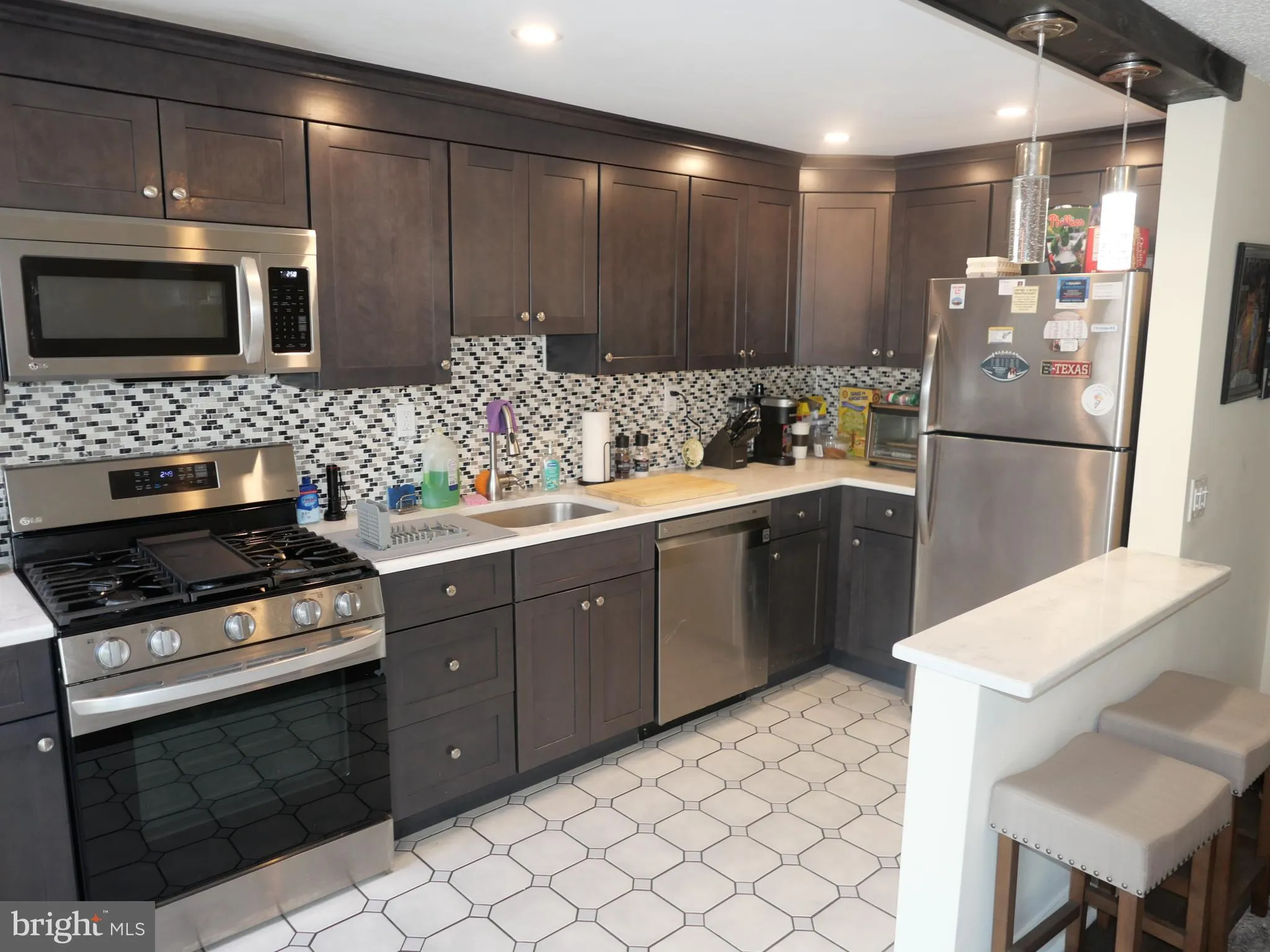 Clifton Heights, Pennsylvania 19018, United States, 3 Bedrooms Bedrooms, ,2 BathroomsBathrooms,Residential,Active,237030