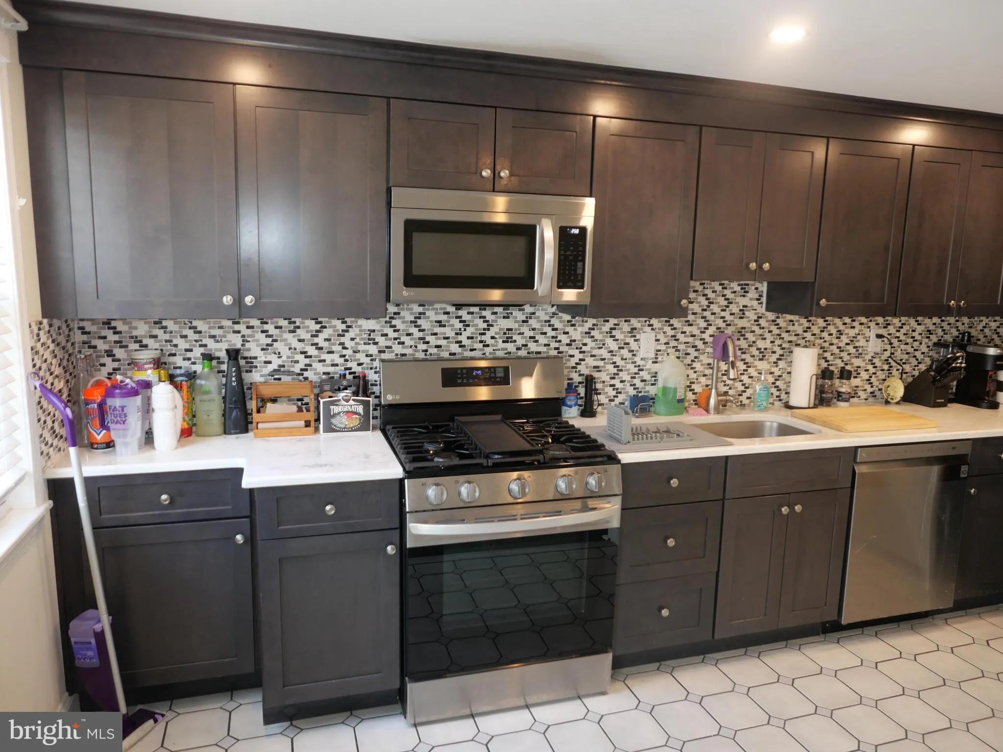 Clifton Heights, Pennsylvania 19018, United States, 3 Bedrooms Bedrooms, ,2 BathroomsBathrooms,Residential,Active,237030