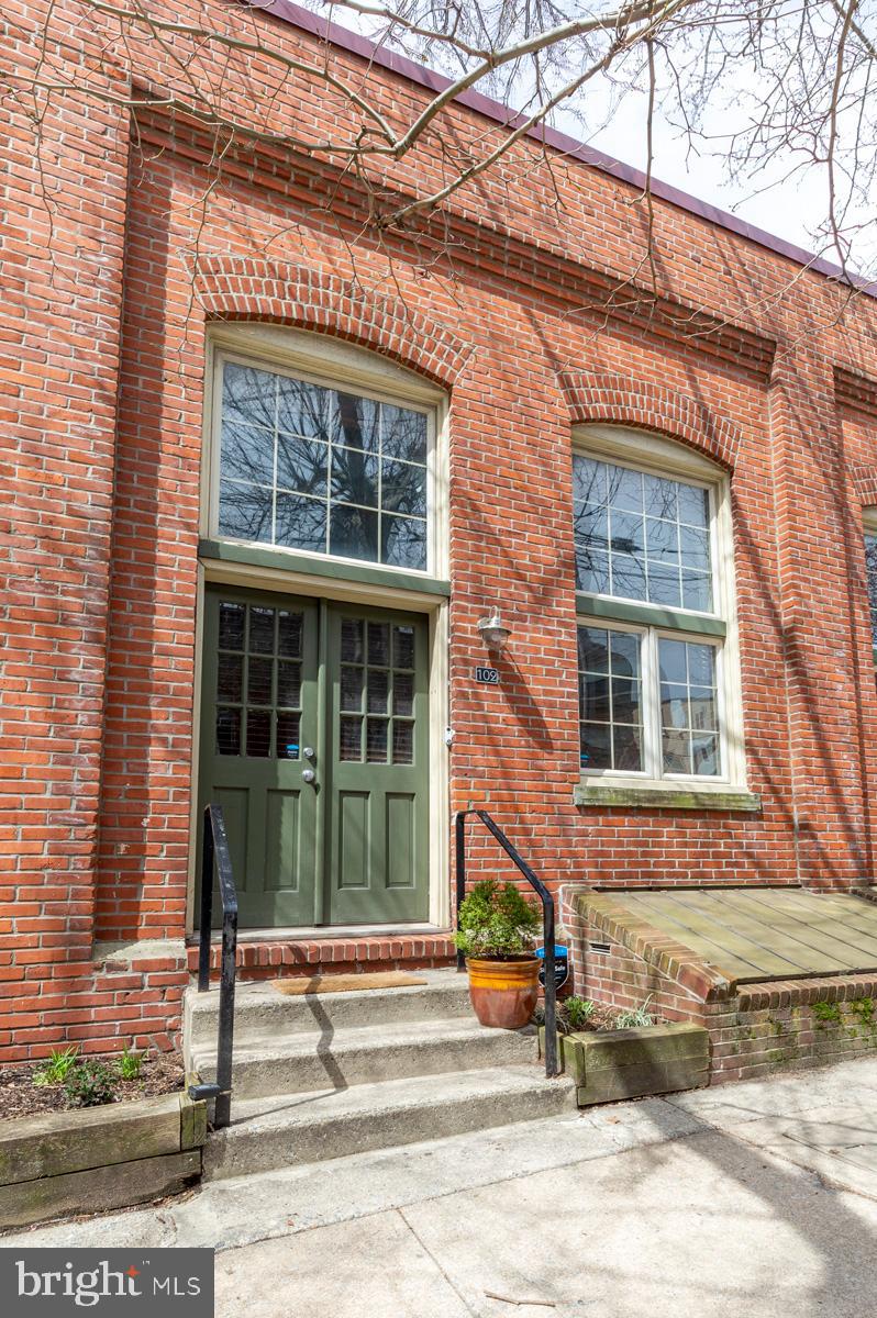 FAIRMOUNT - Residential Lease